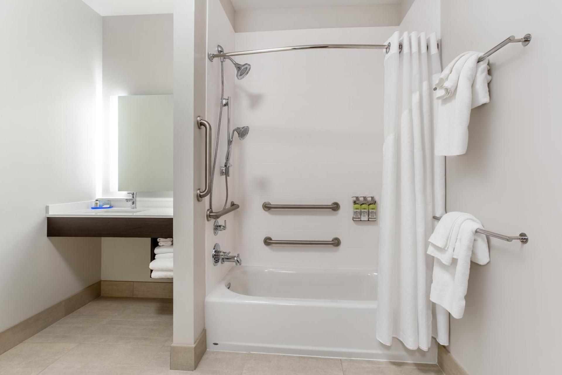 Holiday Inn Express & Suites - Ottawa by IHG photo 3