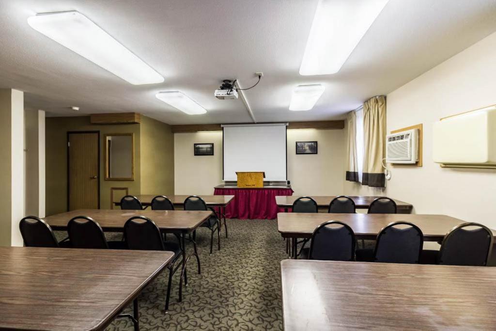 Studio 6 - Minot, ND photo 11