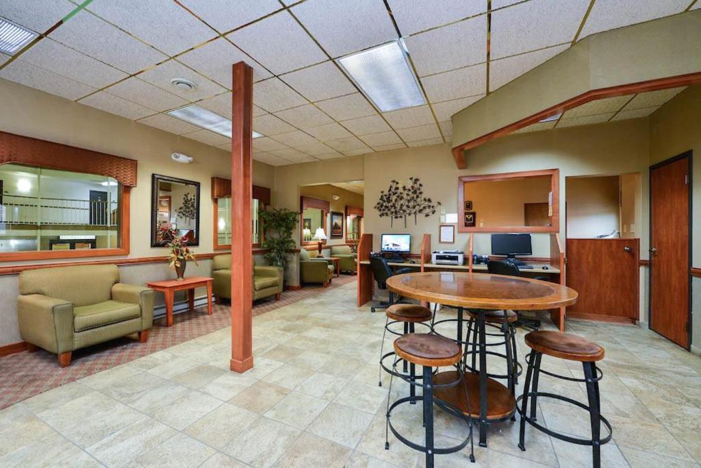 Studio 6 - Minot, ND photo 9