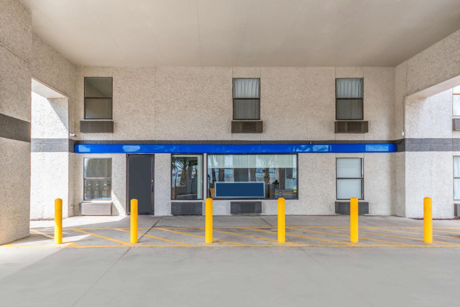 Motel 6-Laredo, TX - North I-35 photo 3