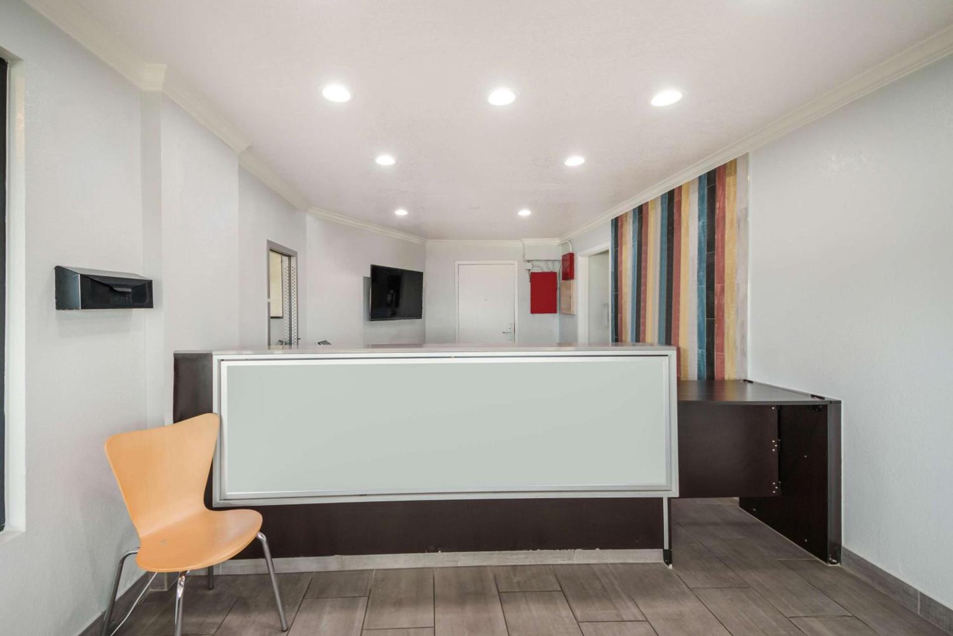 Motel 6-Laredo, TX - North I-35 photo 22
