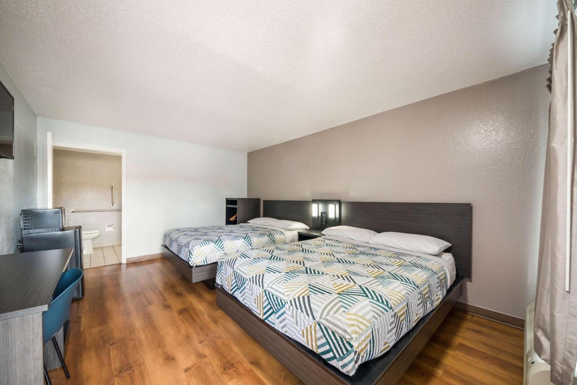 Motel 6-Laredo, TX - North I-35 photo 9