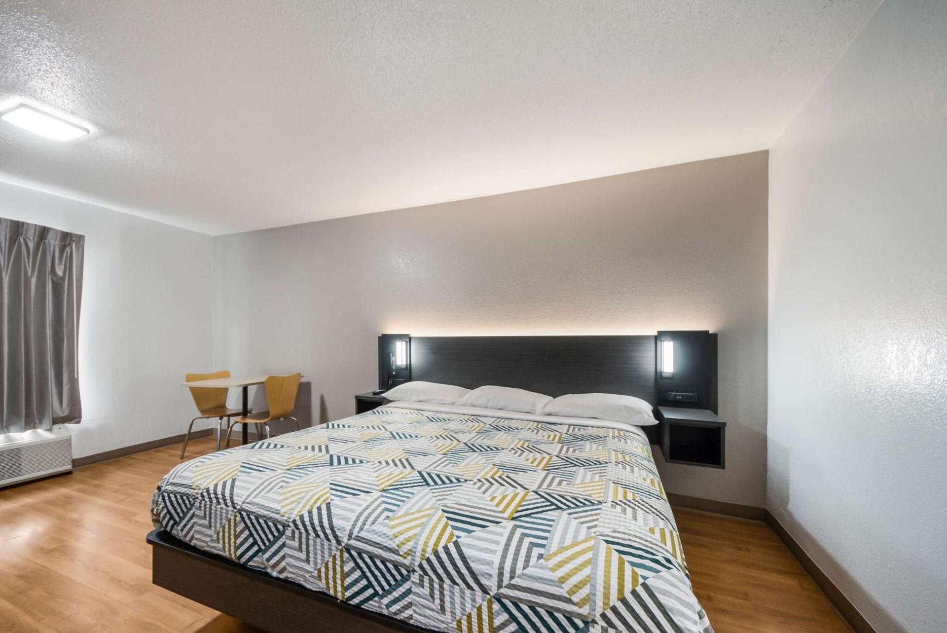 Motel 6-Laredo, TX - North I-35 photo 10