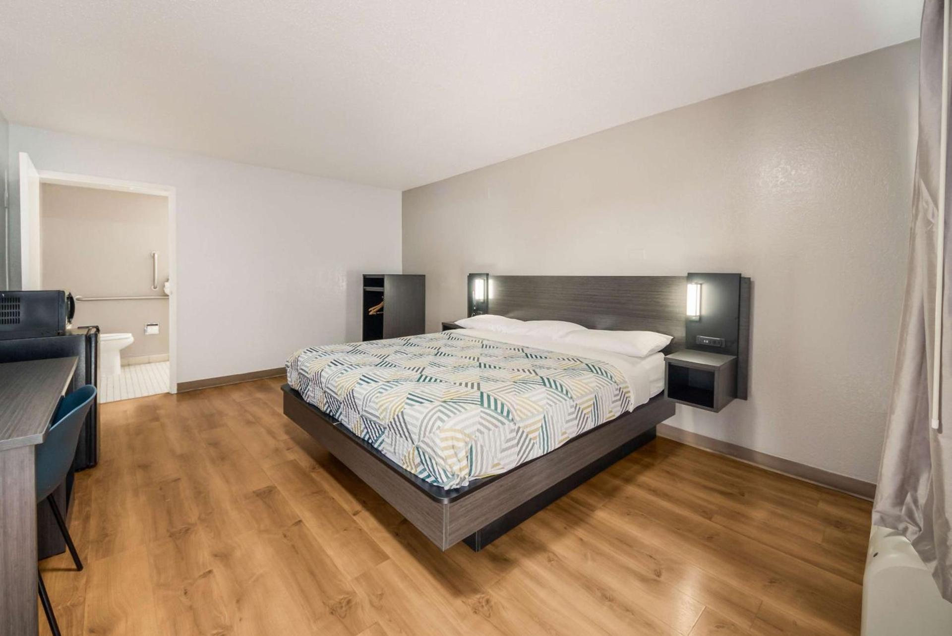 Motel 6-Laredo, TX - North I-35 photo 11