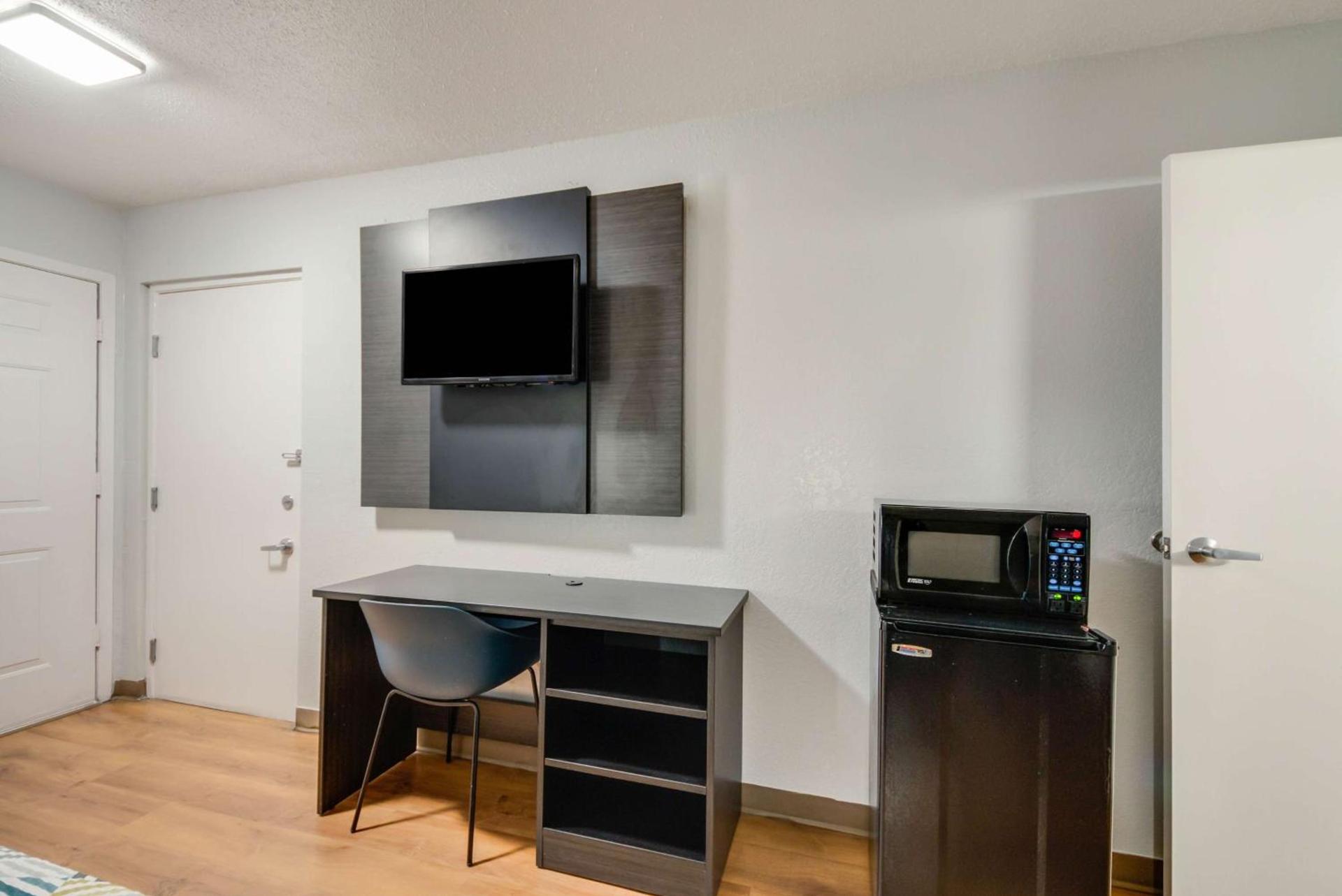 Motel 6-Laredo, TX - North I-35 photo 12