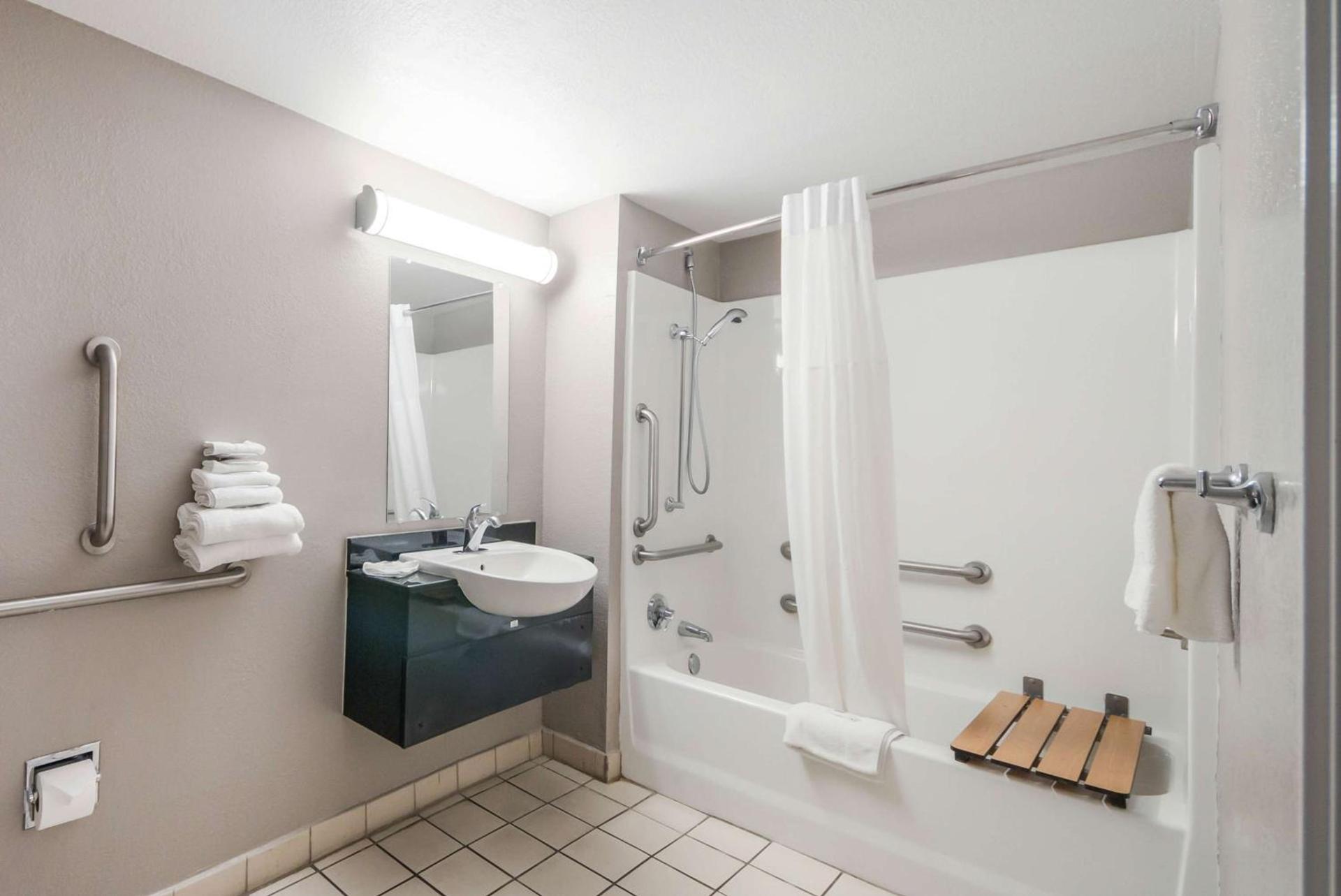 Motel 6-Laredo, TX - North I-35 photo 19