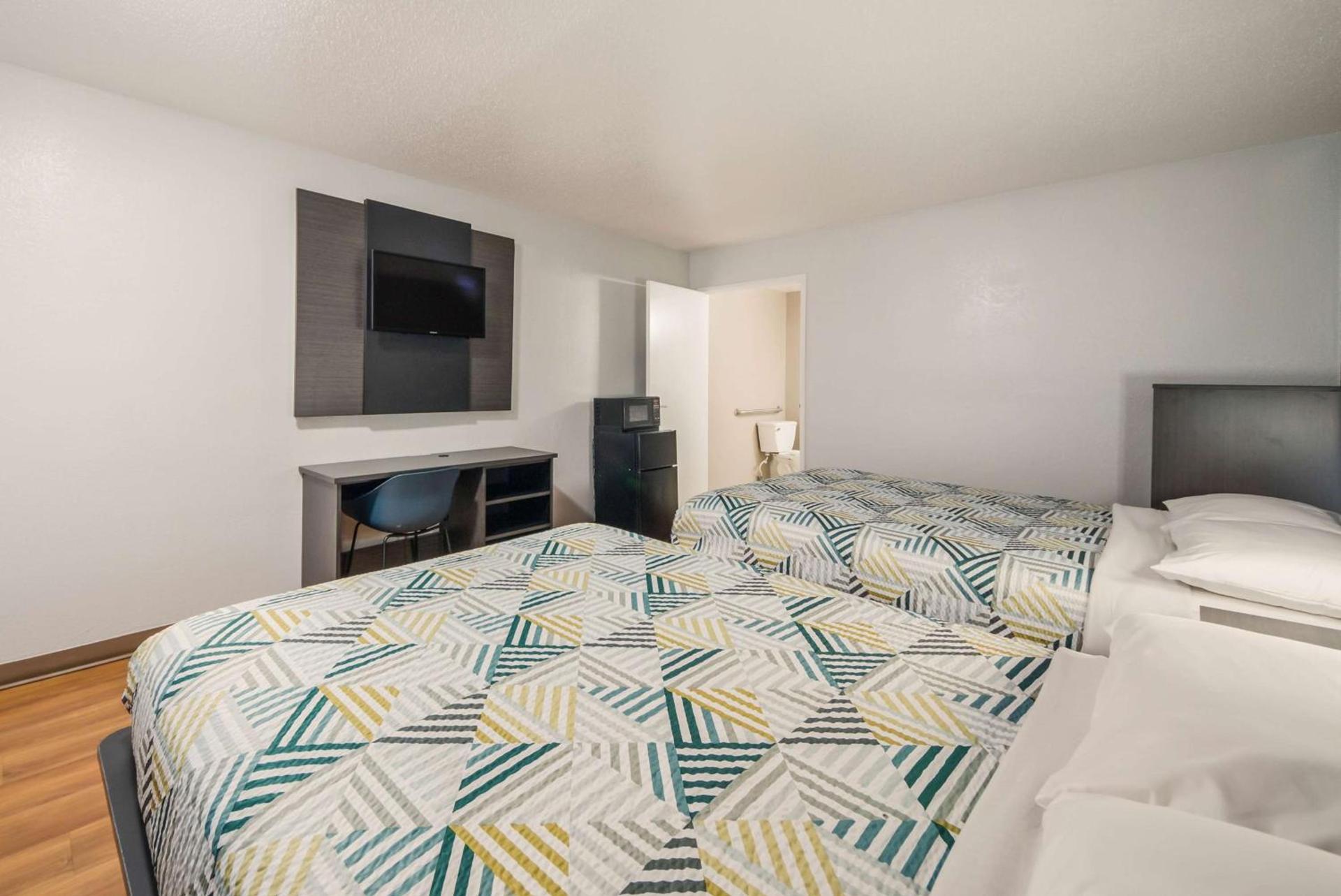 Motel 6-Laredo, TX - North I-35 photo 18