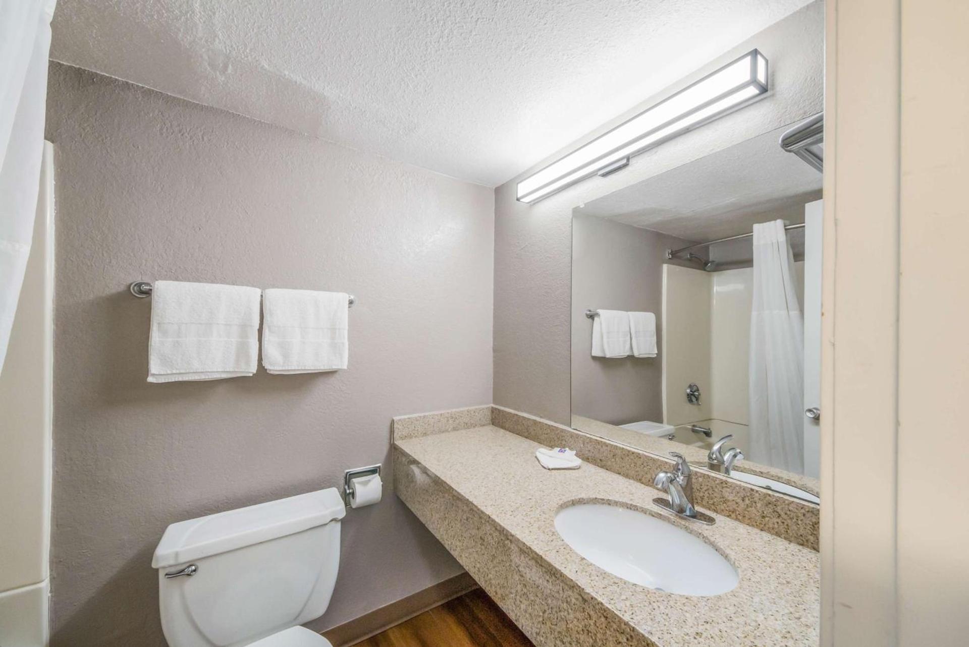 Motel 6-Laredo, TX - North I-35 photo 20