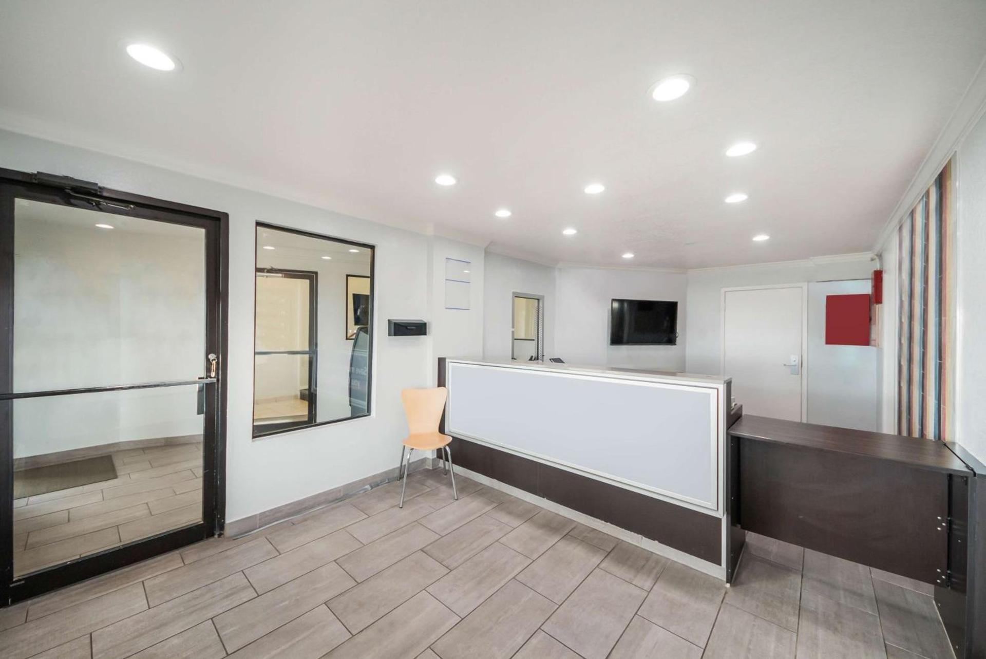 Studio 6 Laredo, Tx - North I-35 photo 21