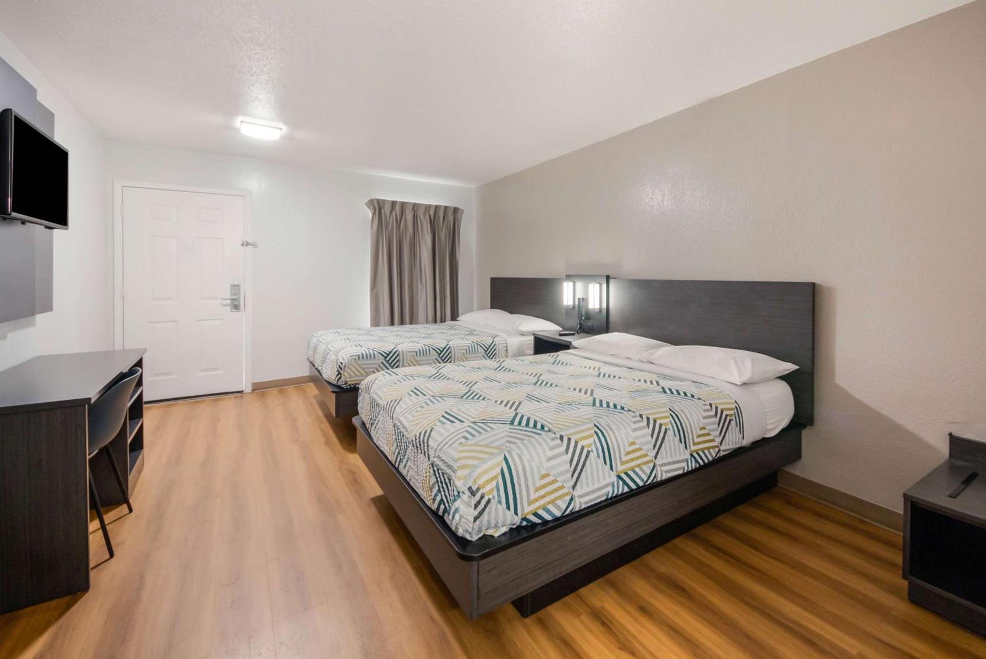 Studio 6 Laredo, Tx - North I-35 photo 12