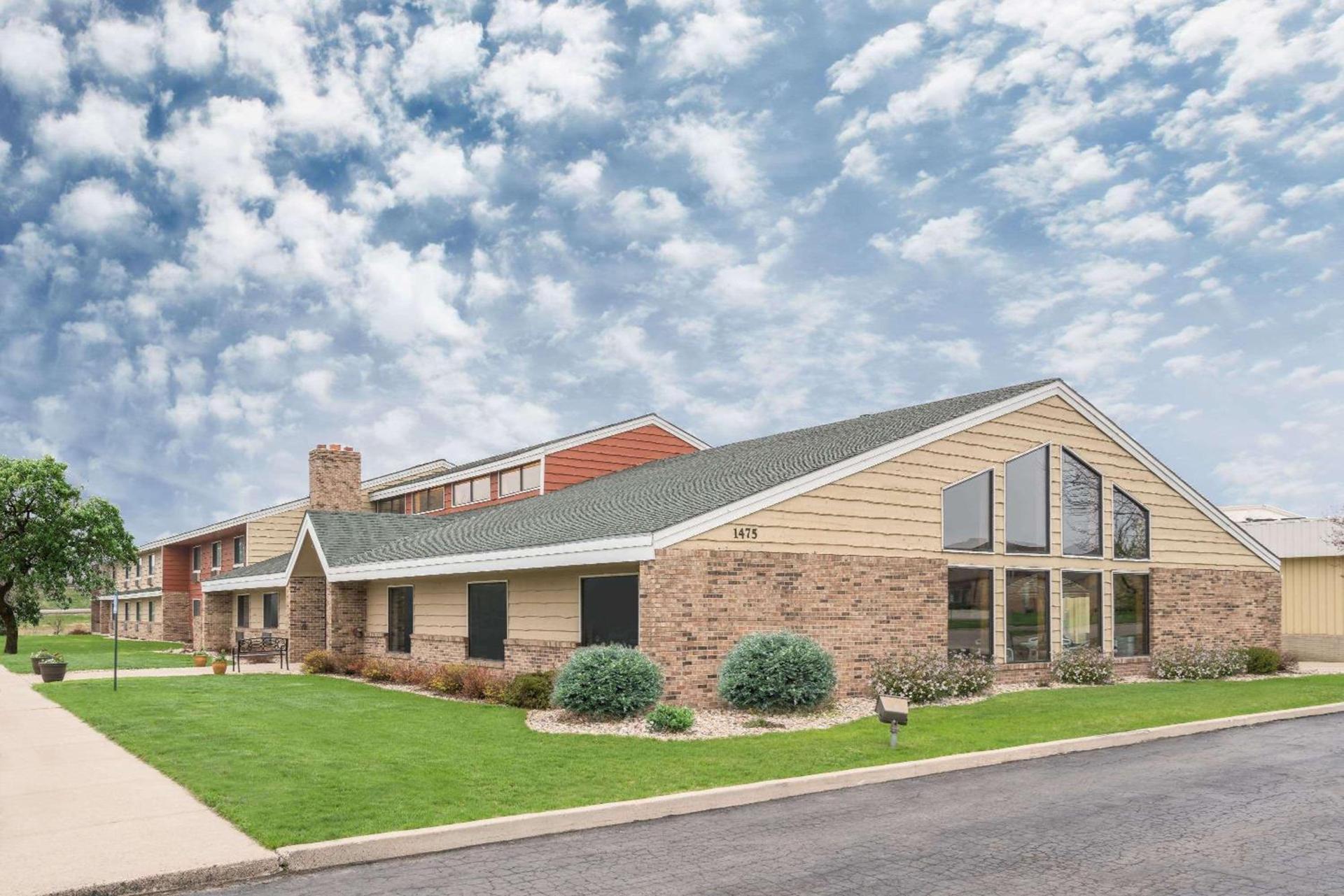 AmericInn by Wyndham Worthington photo 3
