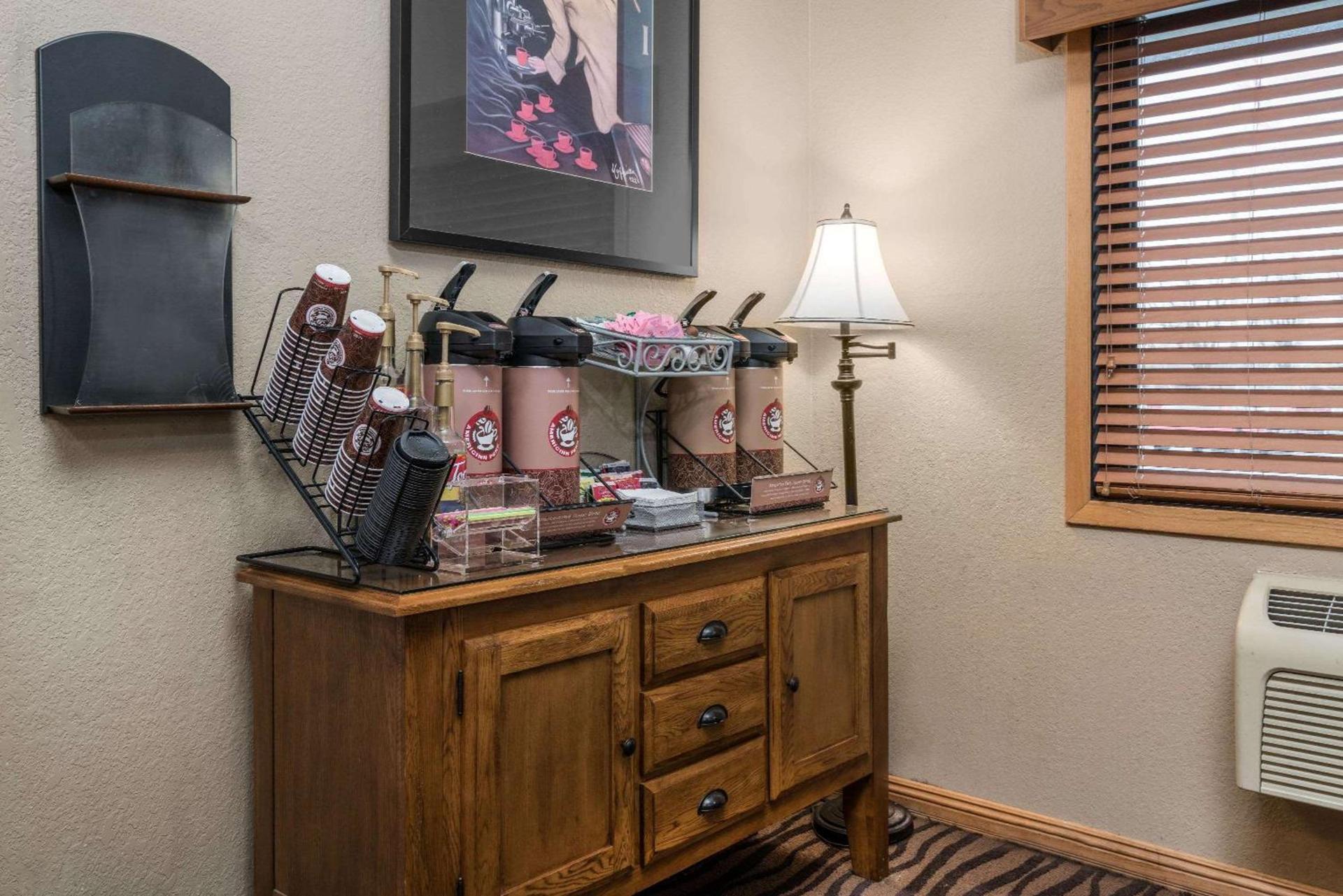 AmericInn by Wyndham Worthington photo 9