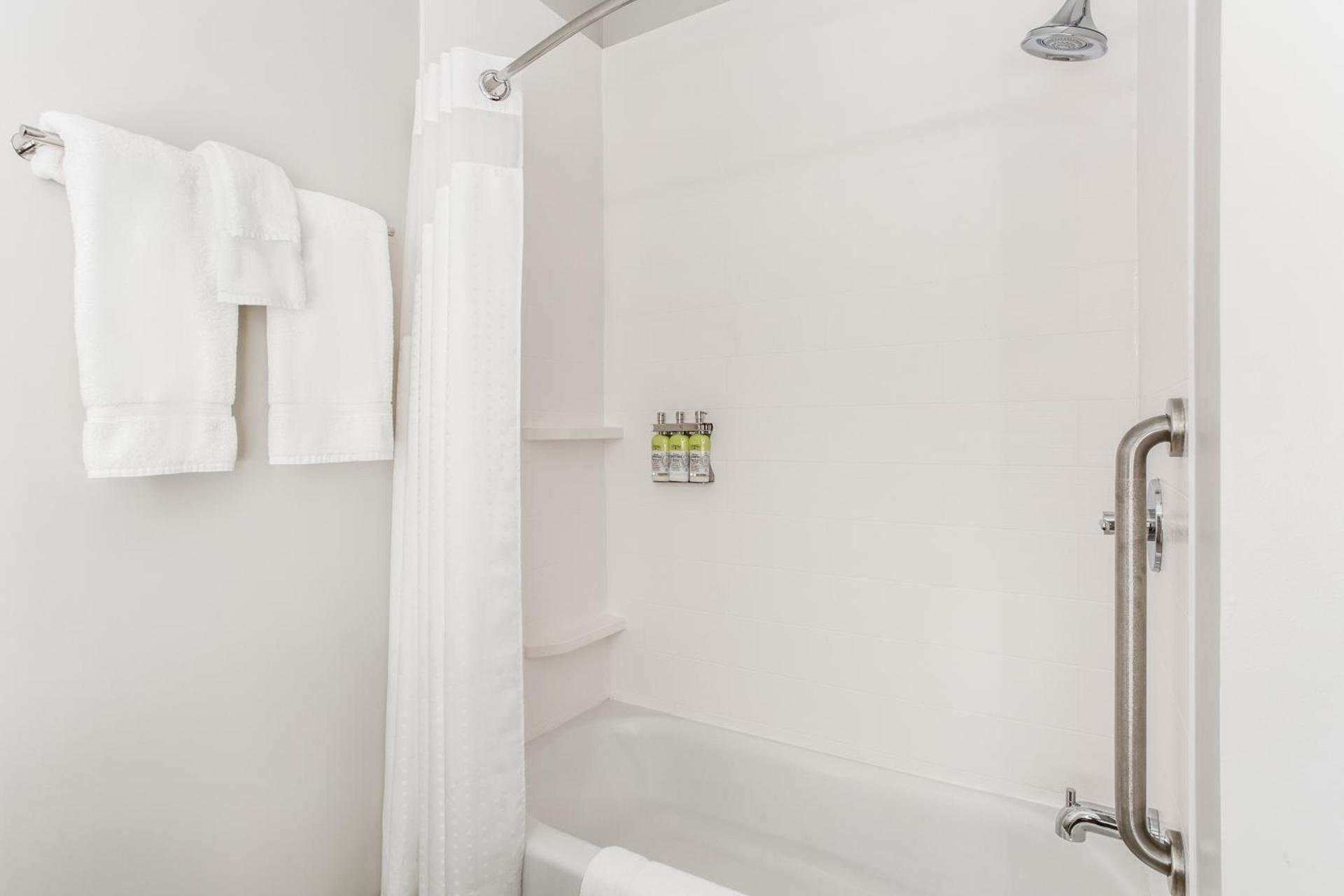 Holiday Inn Express & Suites St. Louis - Chesterfield by IHG photo 9