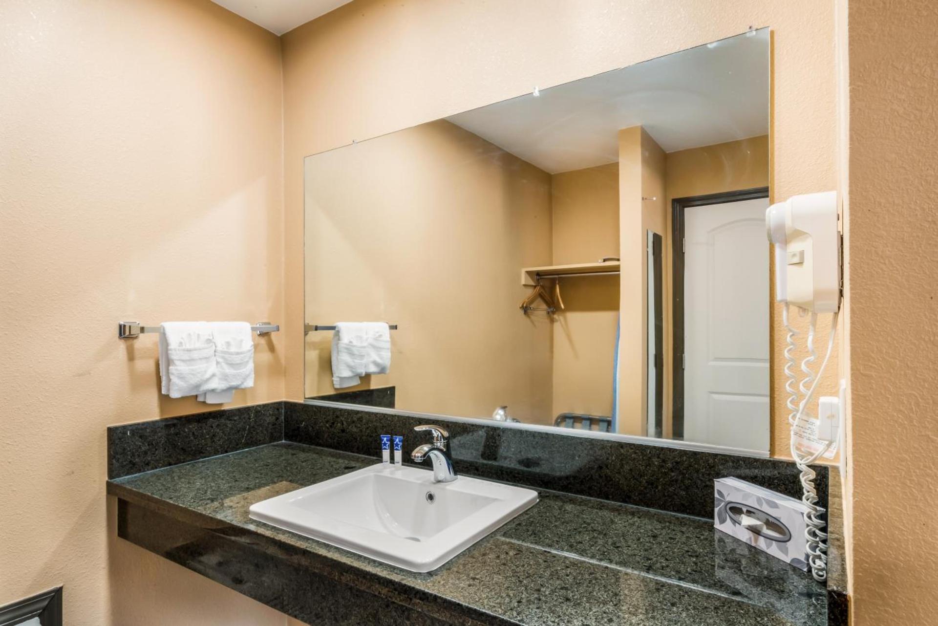 Americas Best Value Inn - Ukiah photo 22
