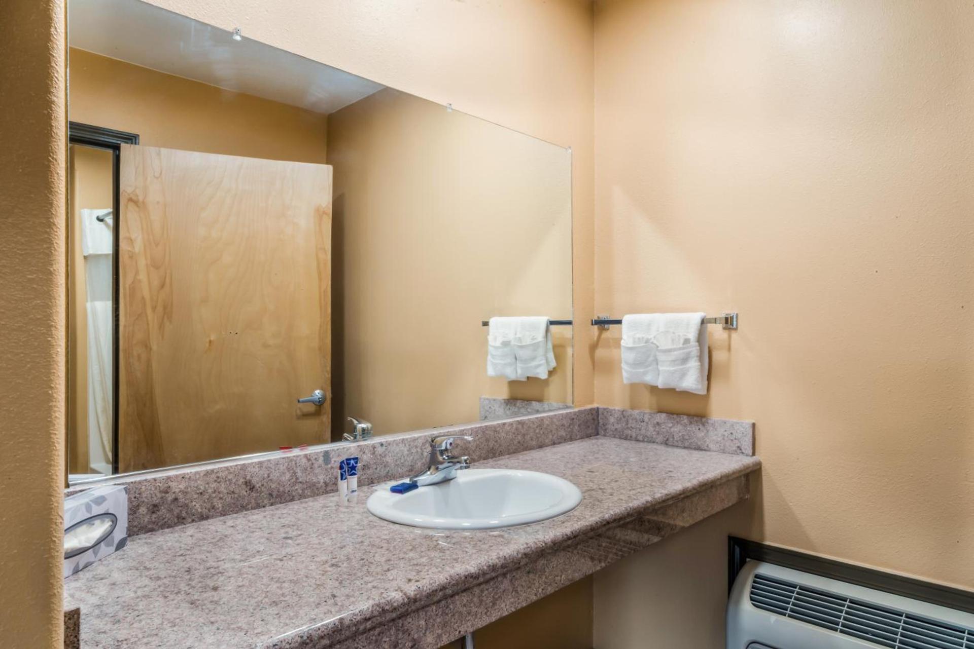 Americas Best Value Inn - Ukiah photo 28