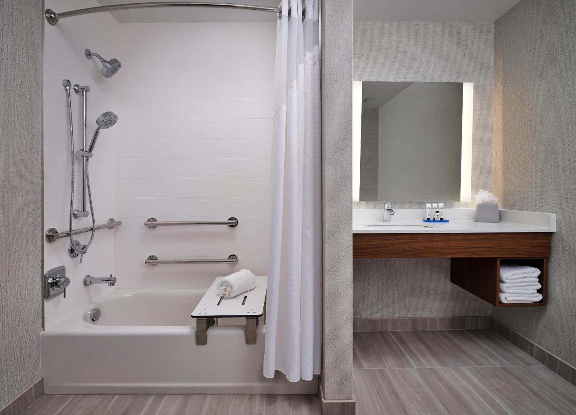 Holiday Inn Express & Suites - Lockport by IHG photo 7