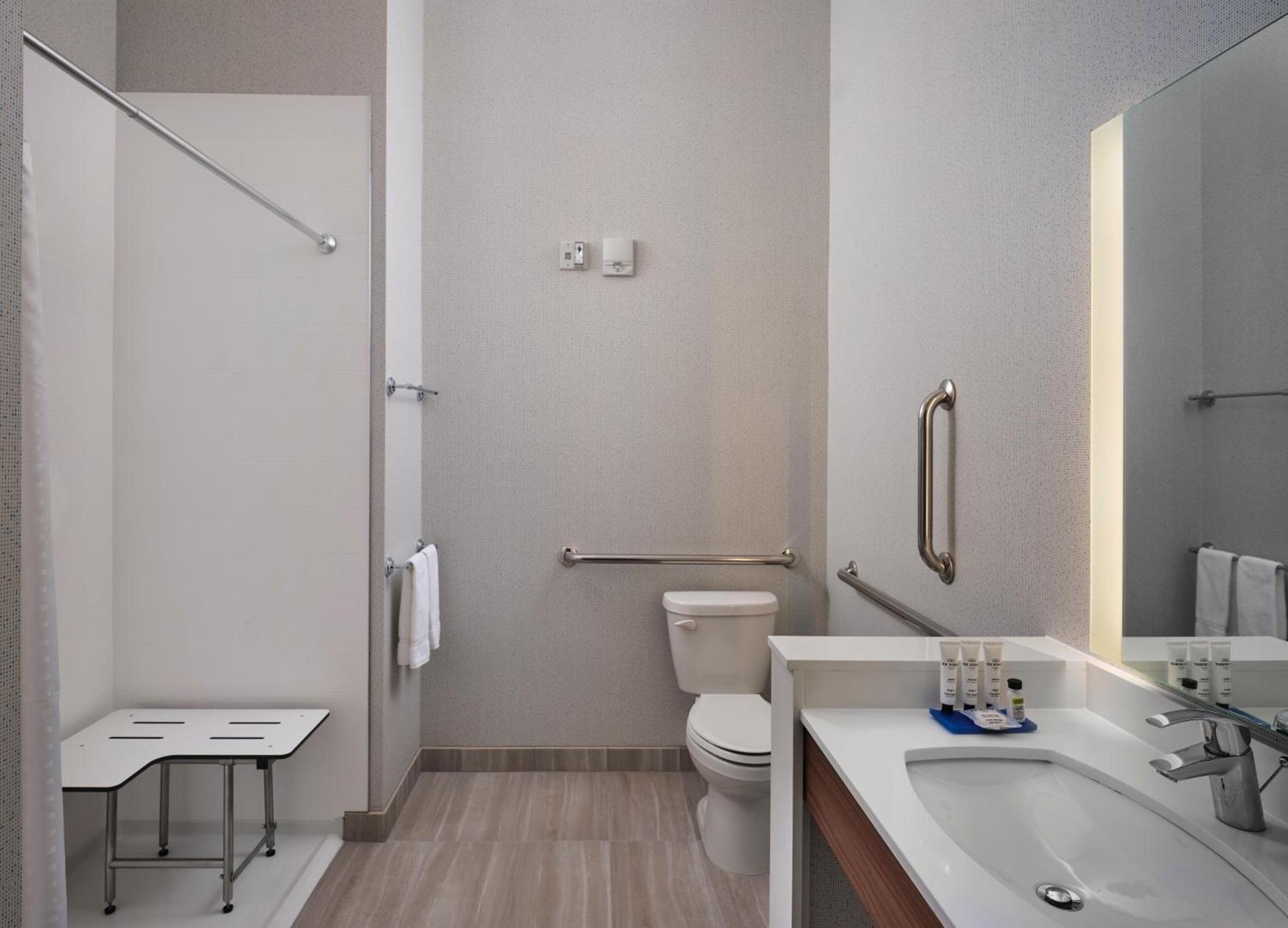 Holiday Inn Express & Suites - Lockport by IHG photo 18