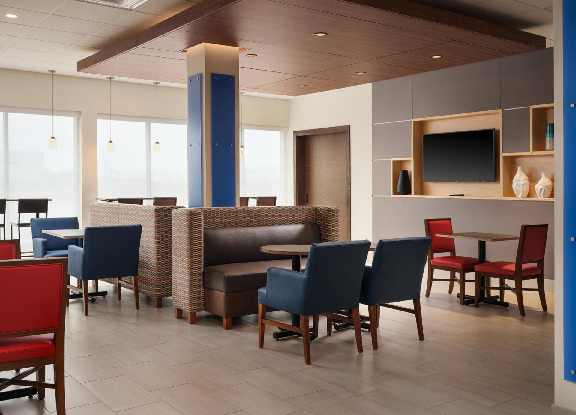 Holiday Inn Express & Suites - Lockport by IHG photo 24
