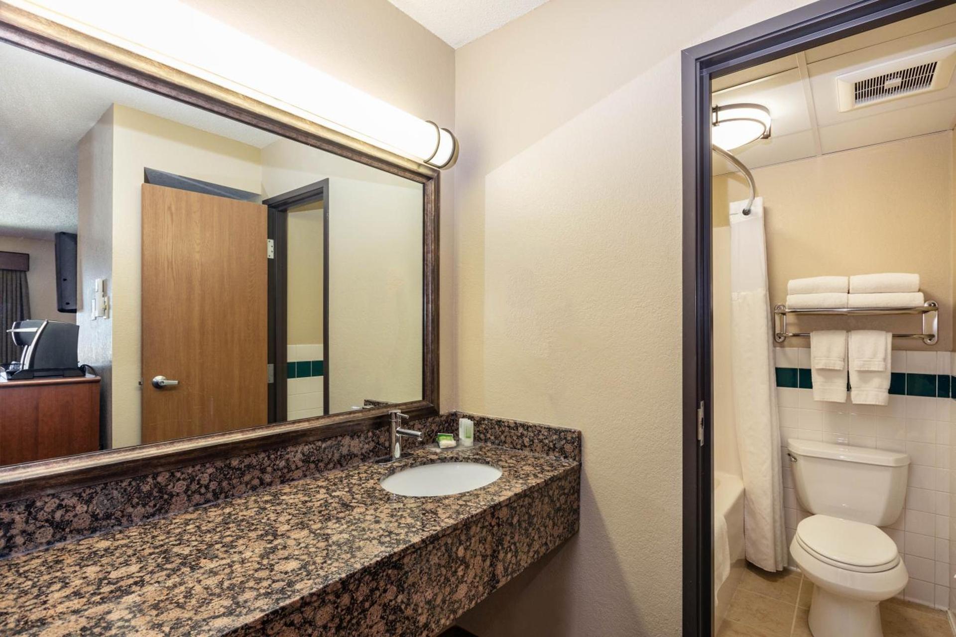 AmericInn by Wyndham Roseau photo 71