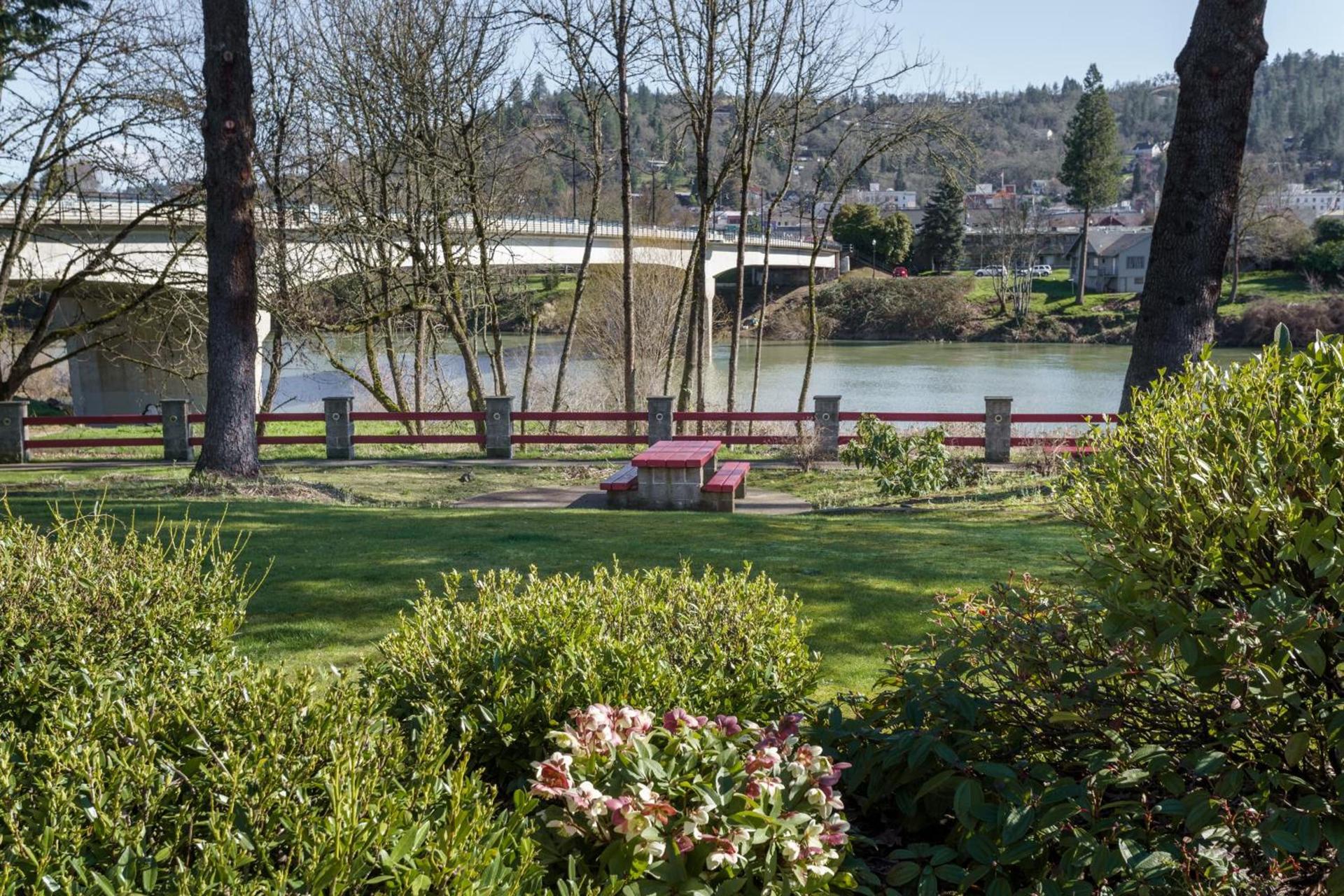 Riverfront Inn Roseburg photo 34