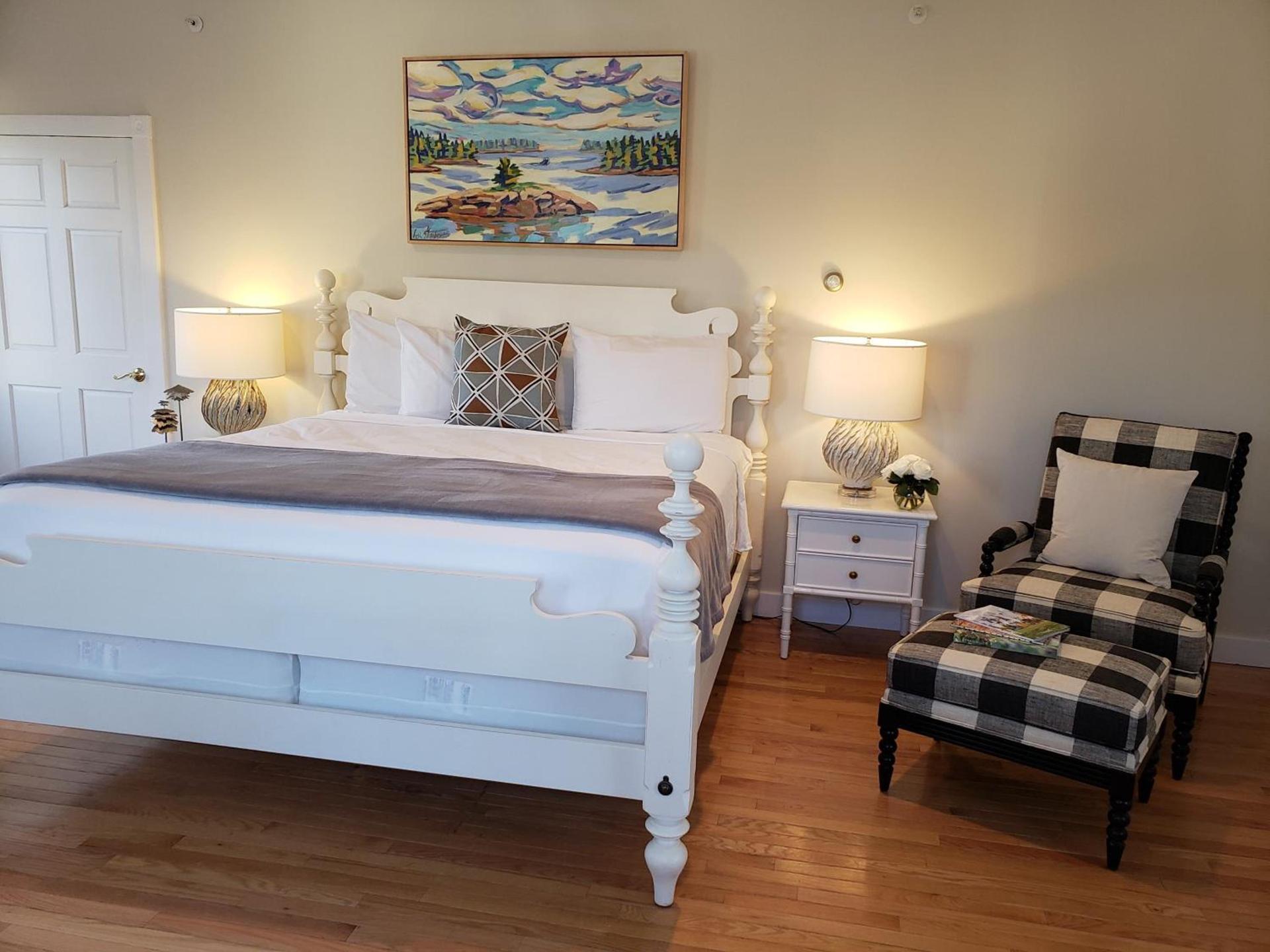 Sand Bar Cottage Inn photo 52