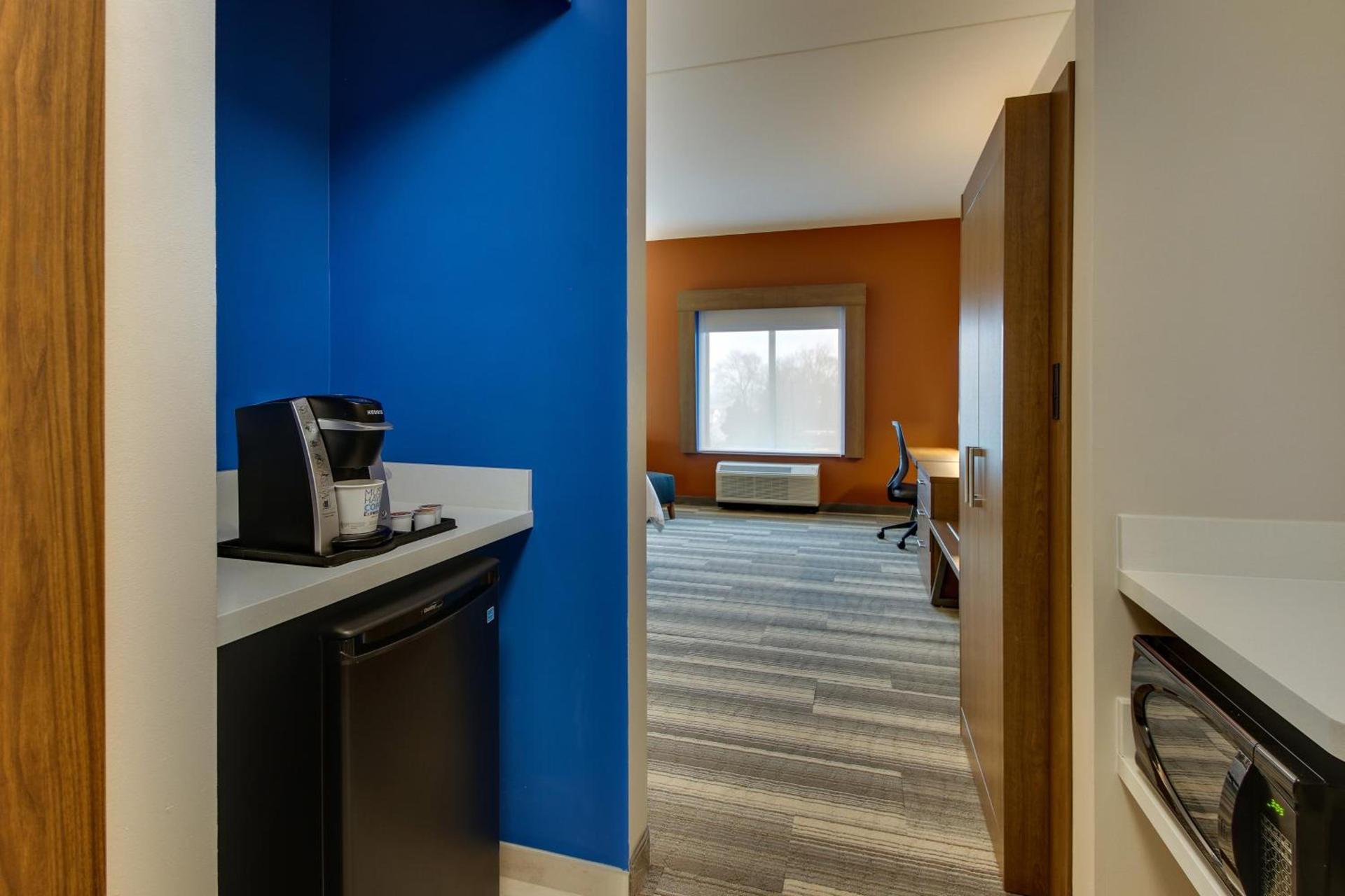 Holiday Inn Express & Suites - Nashville MetroCenter Downtown by IHG photo 46