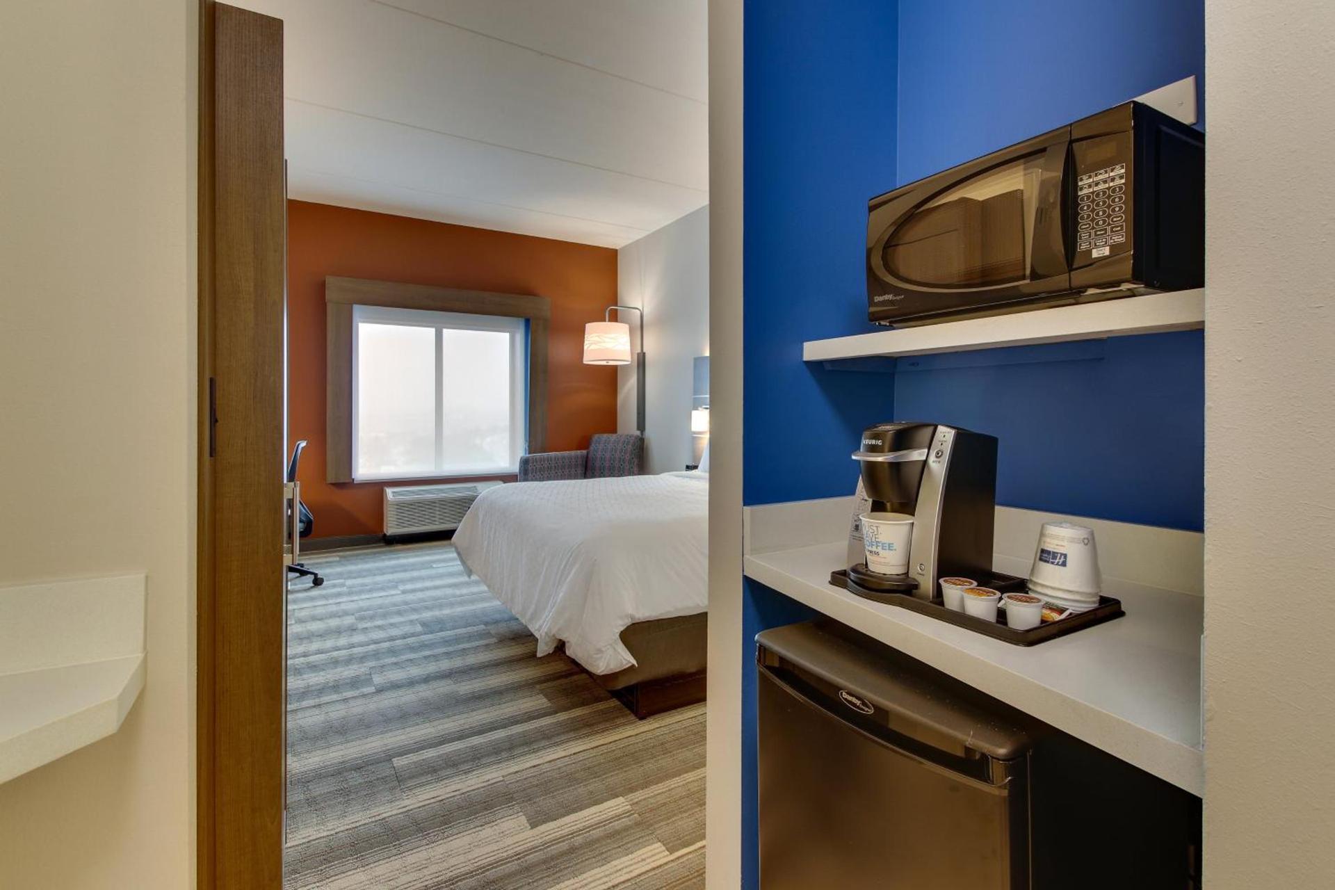 Holiday Inn Express & Suites - Nashville MetroCenter Downtown by IHG photo 91