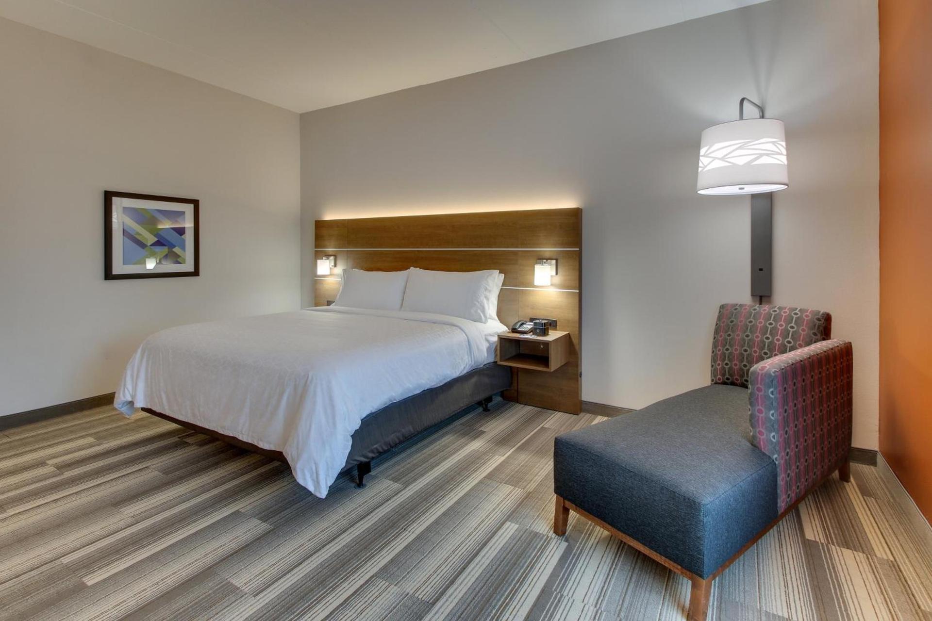 Holiday Inn Express & Suites - Nashville MetroCenter Downtown by IHG photo 50