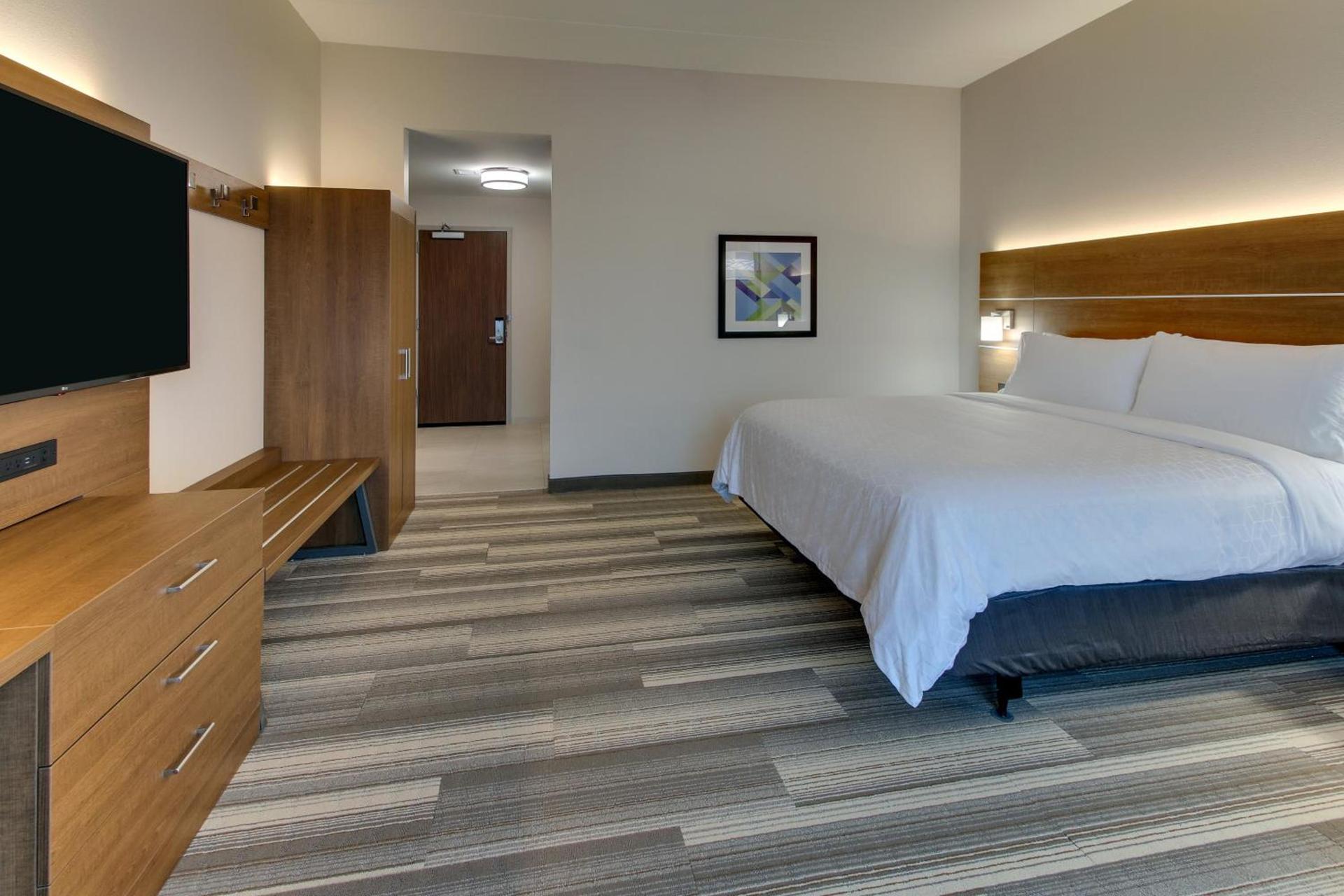 Holiday Inn Express & Suites - Nashville MetroCenter Downtown by IHG photo 64