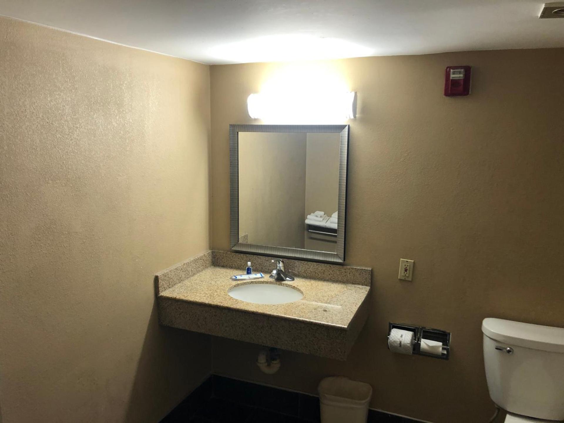 Rodeway Inn Joint Base Andrews Area photo 23