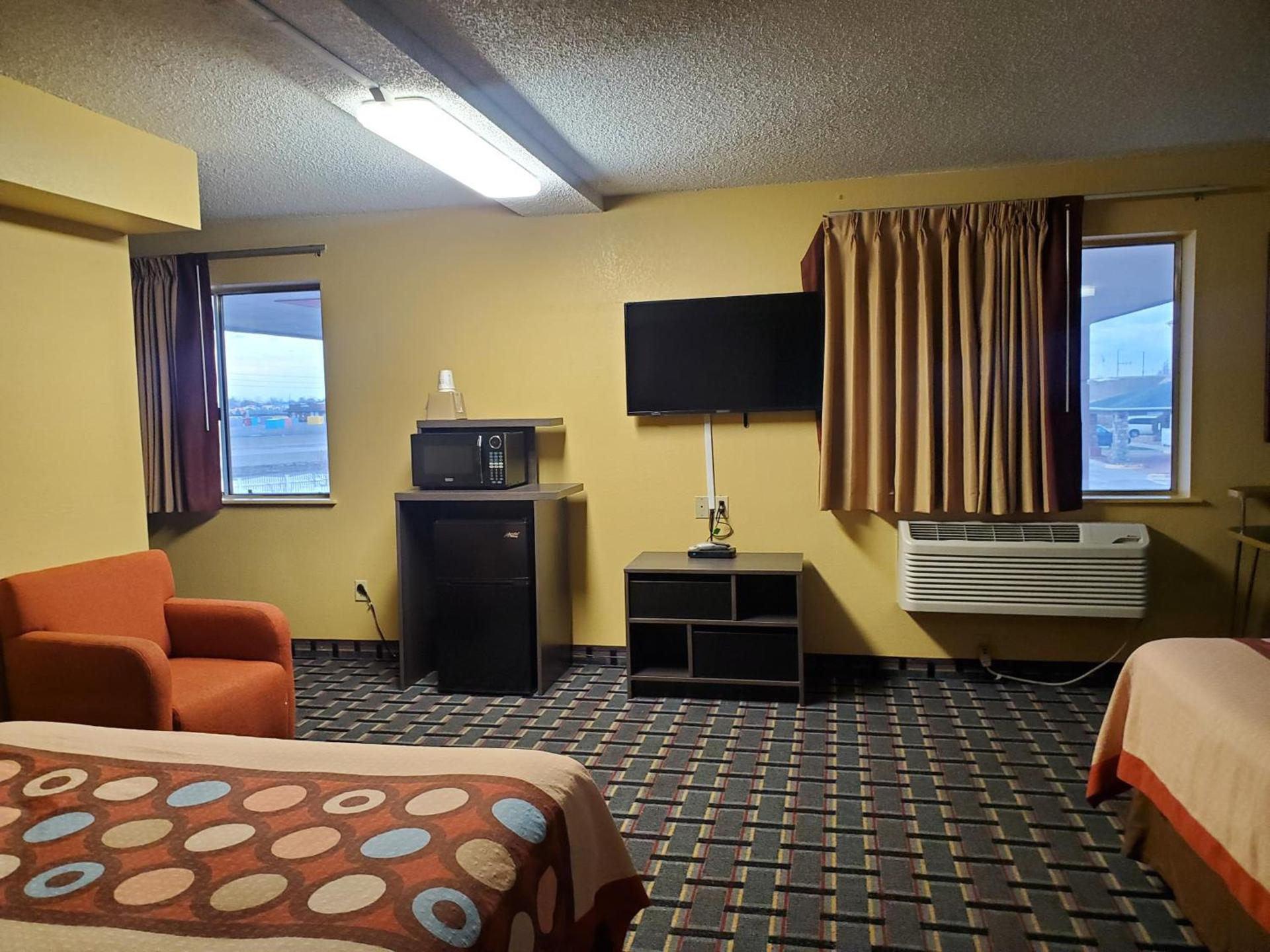 Super 8 by Wyndham Henderson North East Denver photo 19