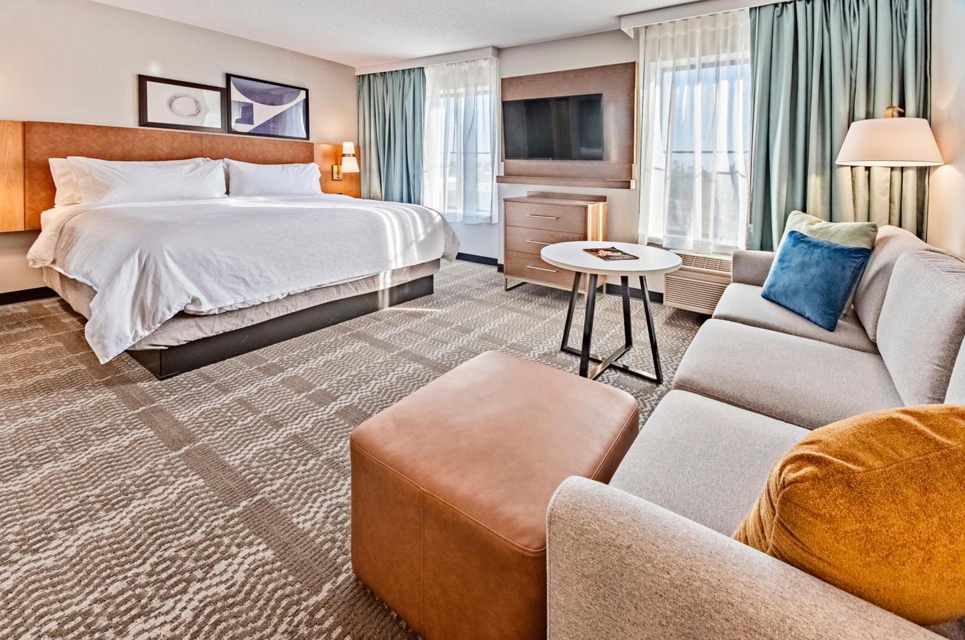 Staybridge Suites Cedar Rapids North by IHG photo 3