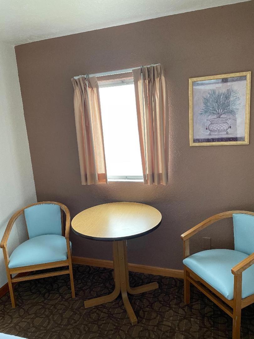 Pink Champagne Motel photo 11