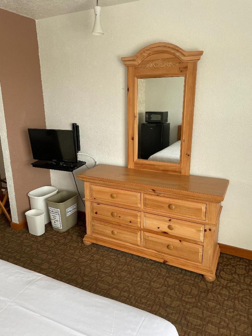 Pink Champagne Motel photo 13