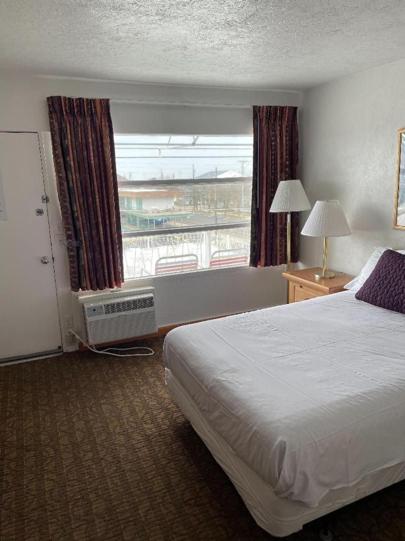 Pink Champagne Motel photo 14