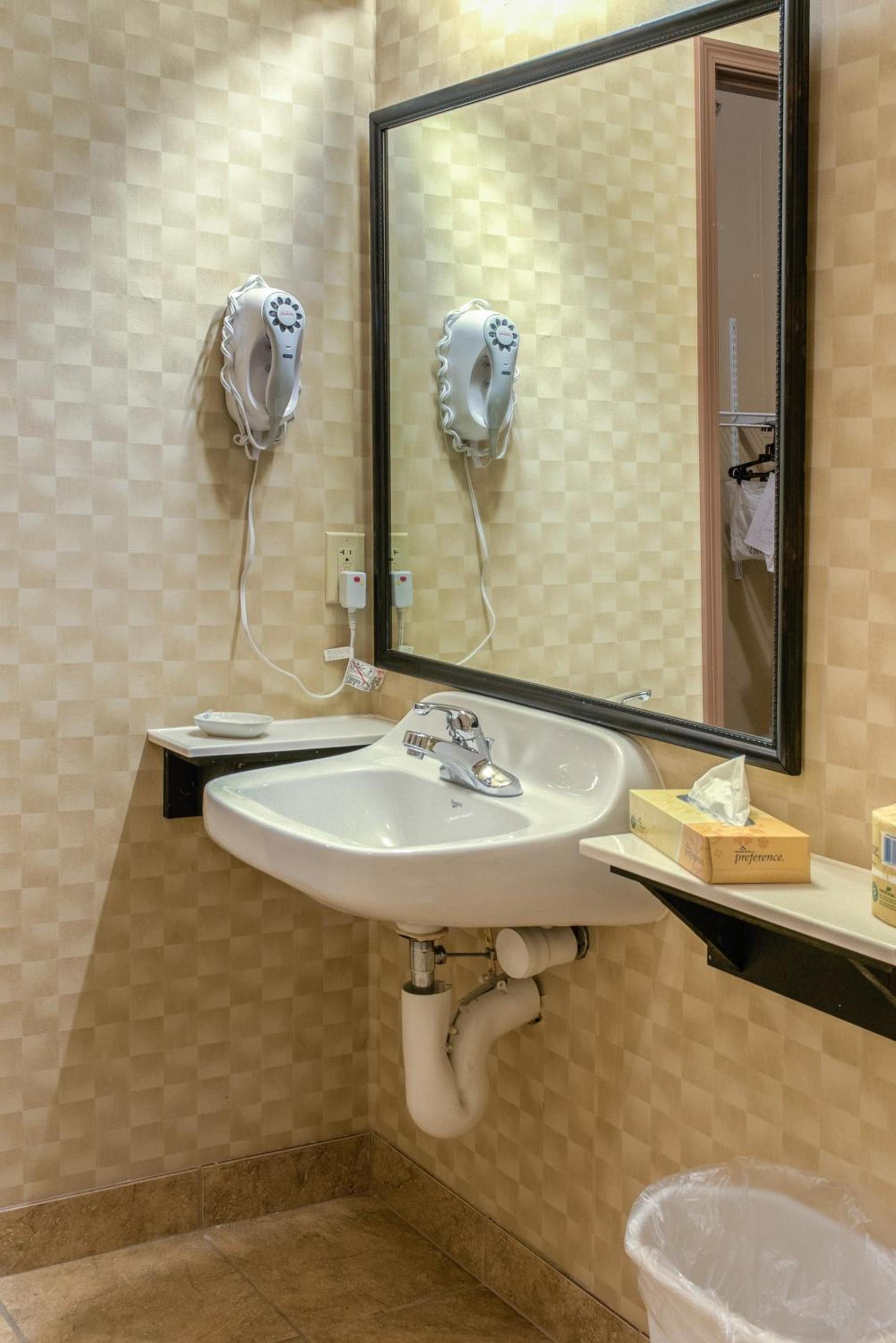 MainStay Suites St Robert - Fort Leonard Wood photo 49