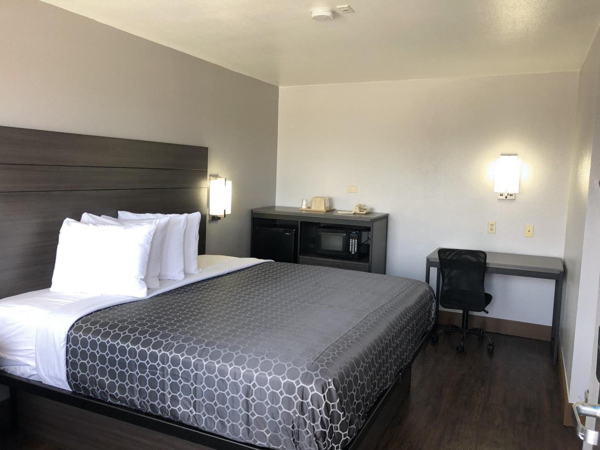 Americas Best Value Inn & Suites San Antonio Arena District photo 3