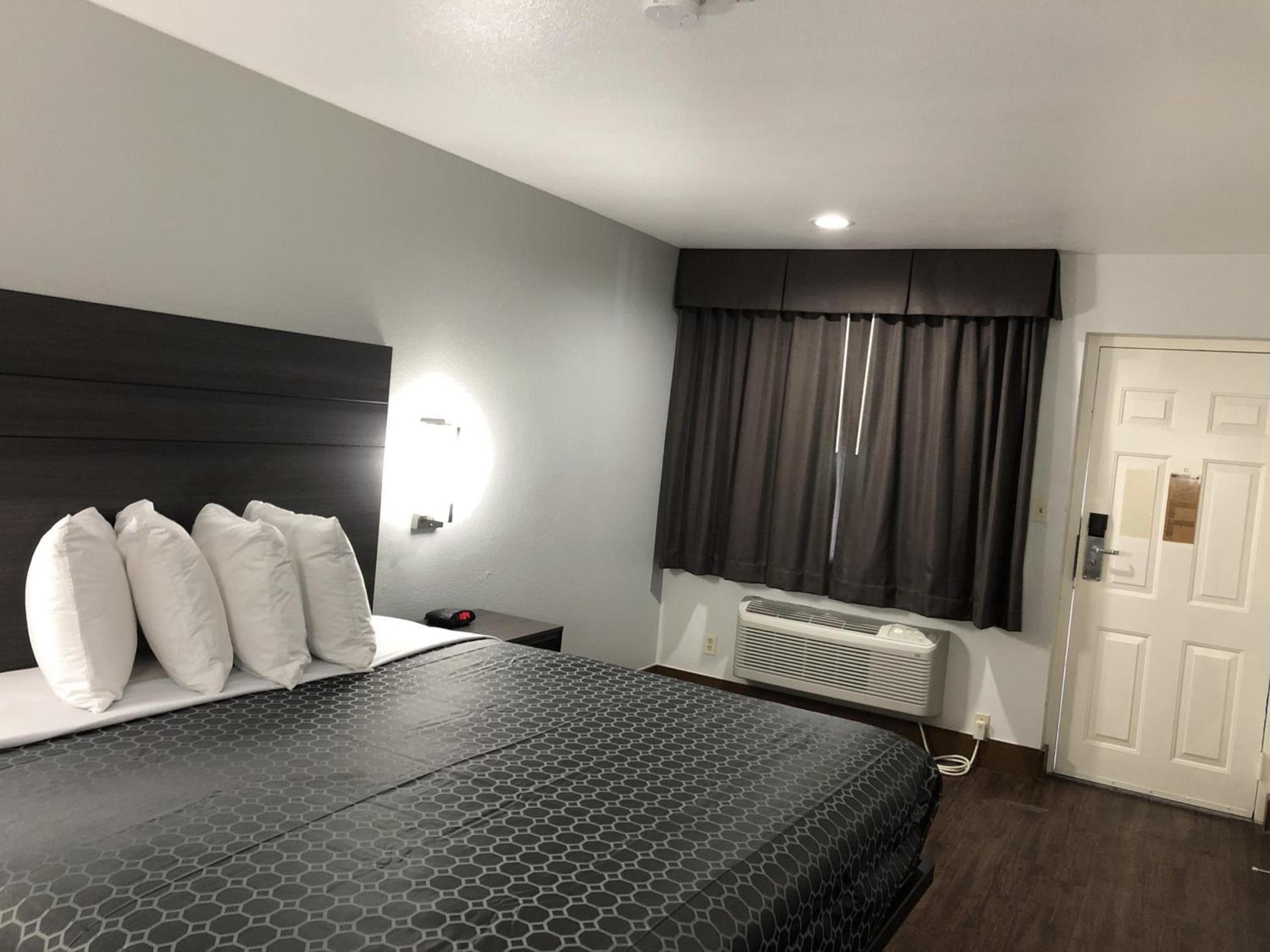 Americas Best Value Inn & Suites San Antonio Arena District photo 14