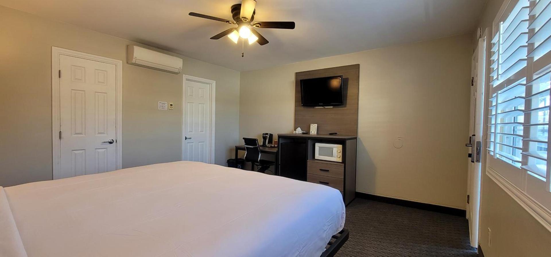 Beachwalker Inn & Suites photo 16