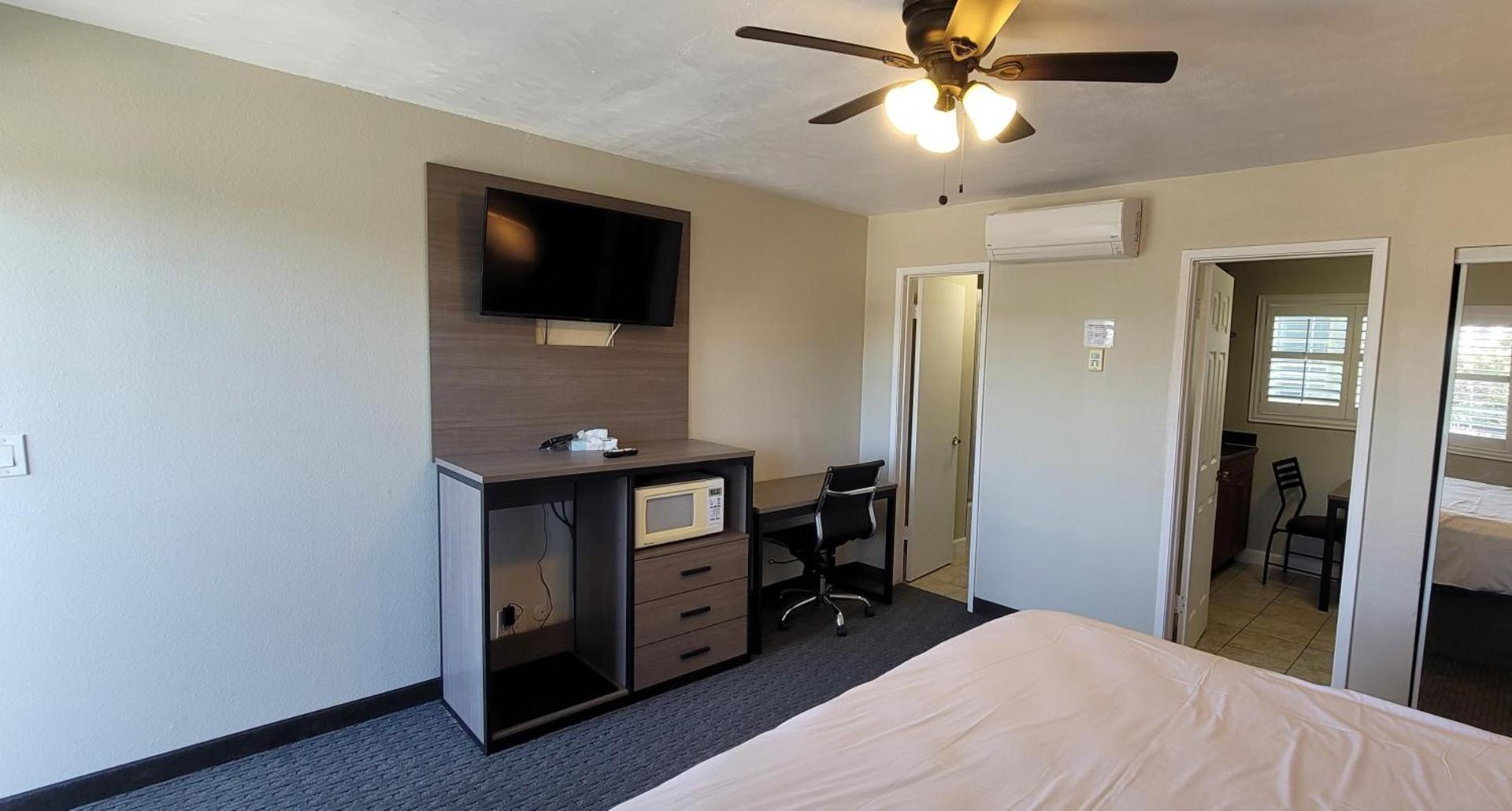 Beachwalker Inn & Suites photo 84