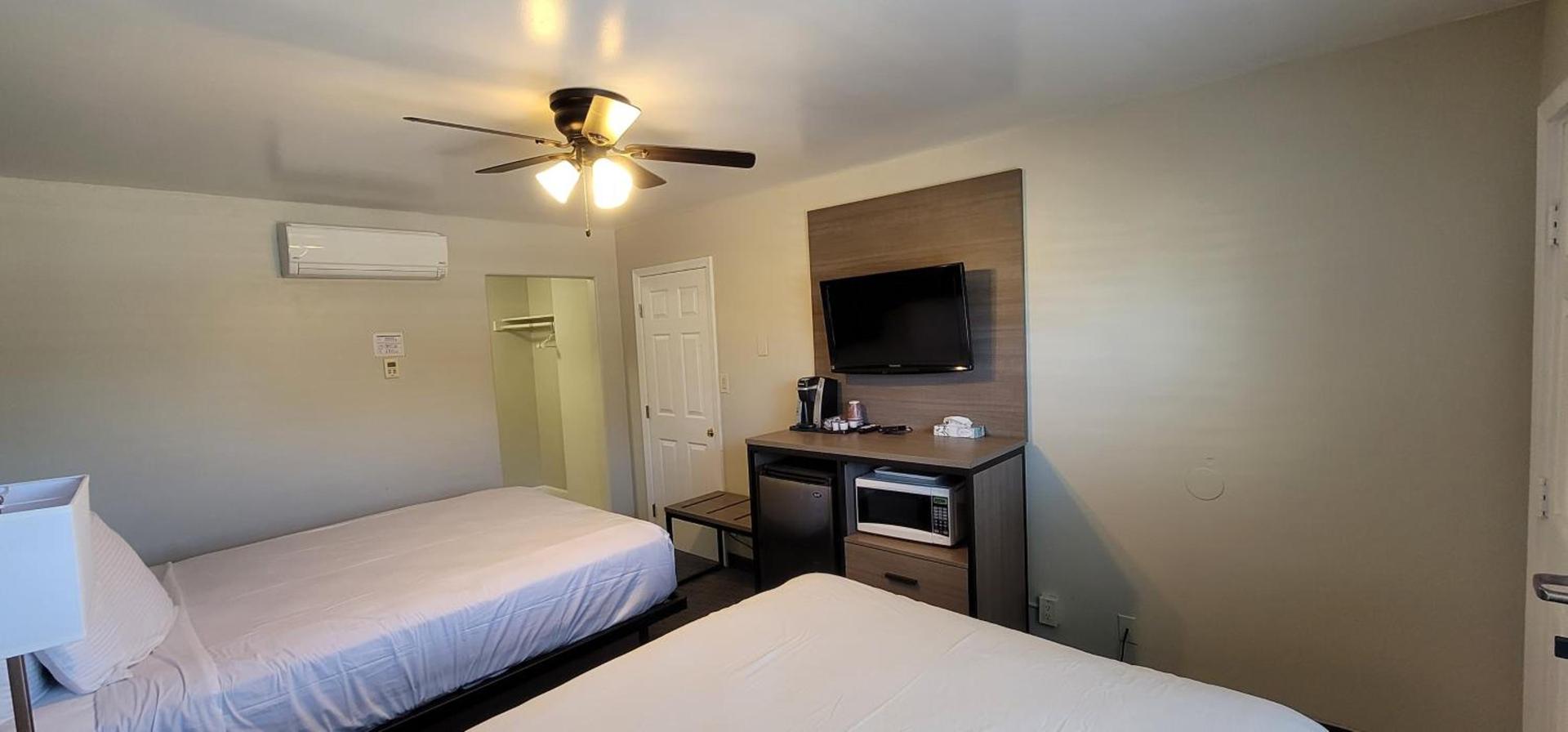 Beachwalker Inn & Suites photo 18