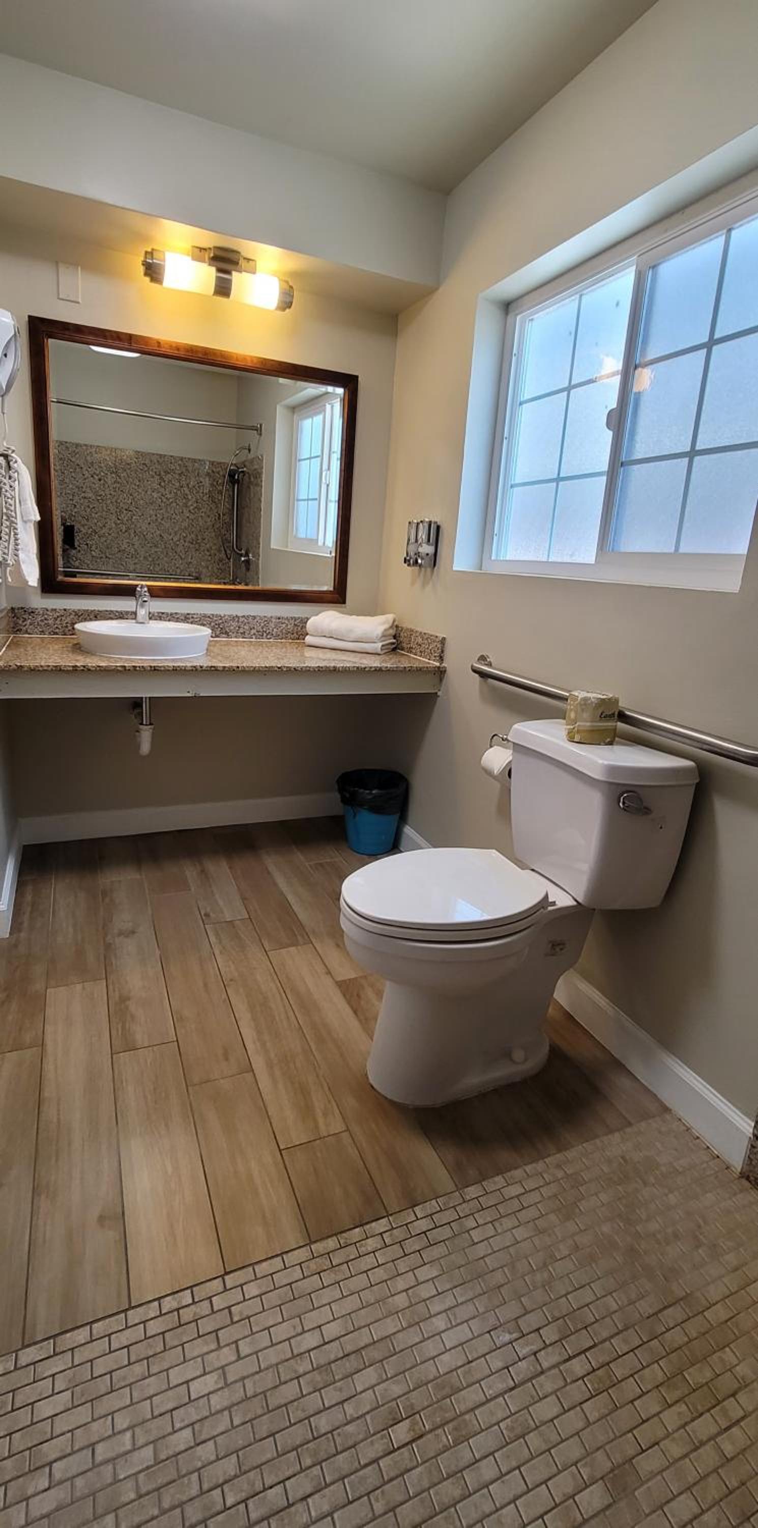 Beachwalker Inn & Suites photo 44