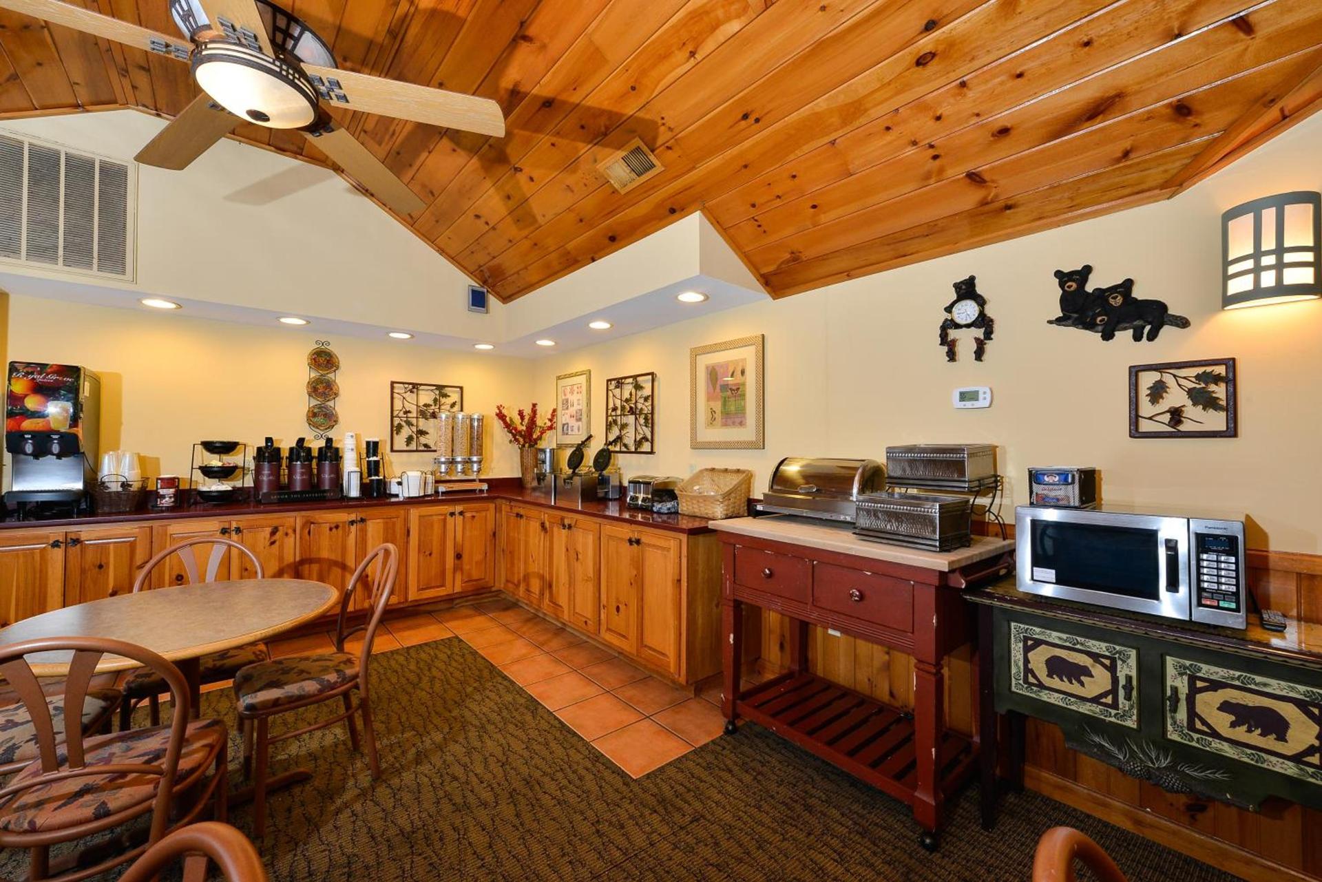 Baymont by Wyndham Sevierville Pigeon Forge photo 41