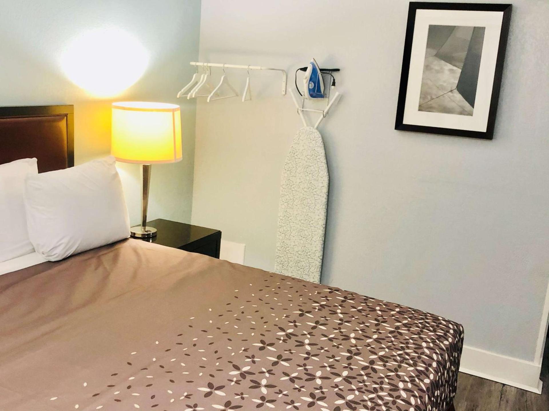 Econo Lodge Montgomery South I-65 photo 15