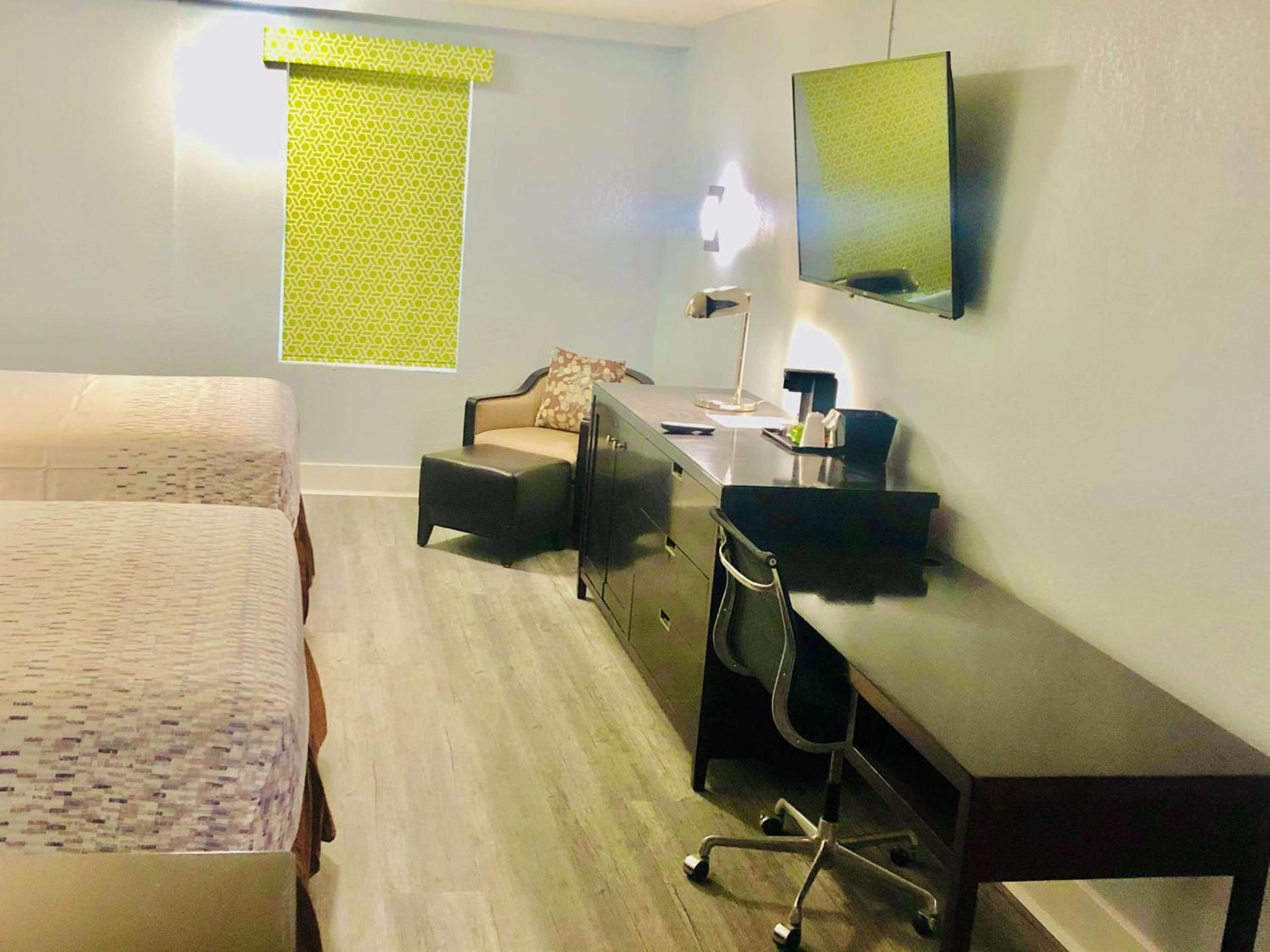 Econo Lodge Montgomery South I-65 photo 18