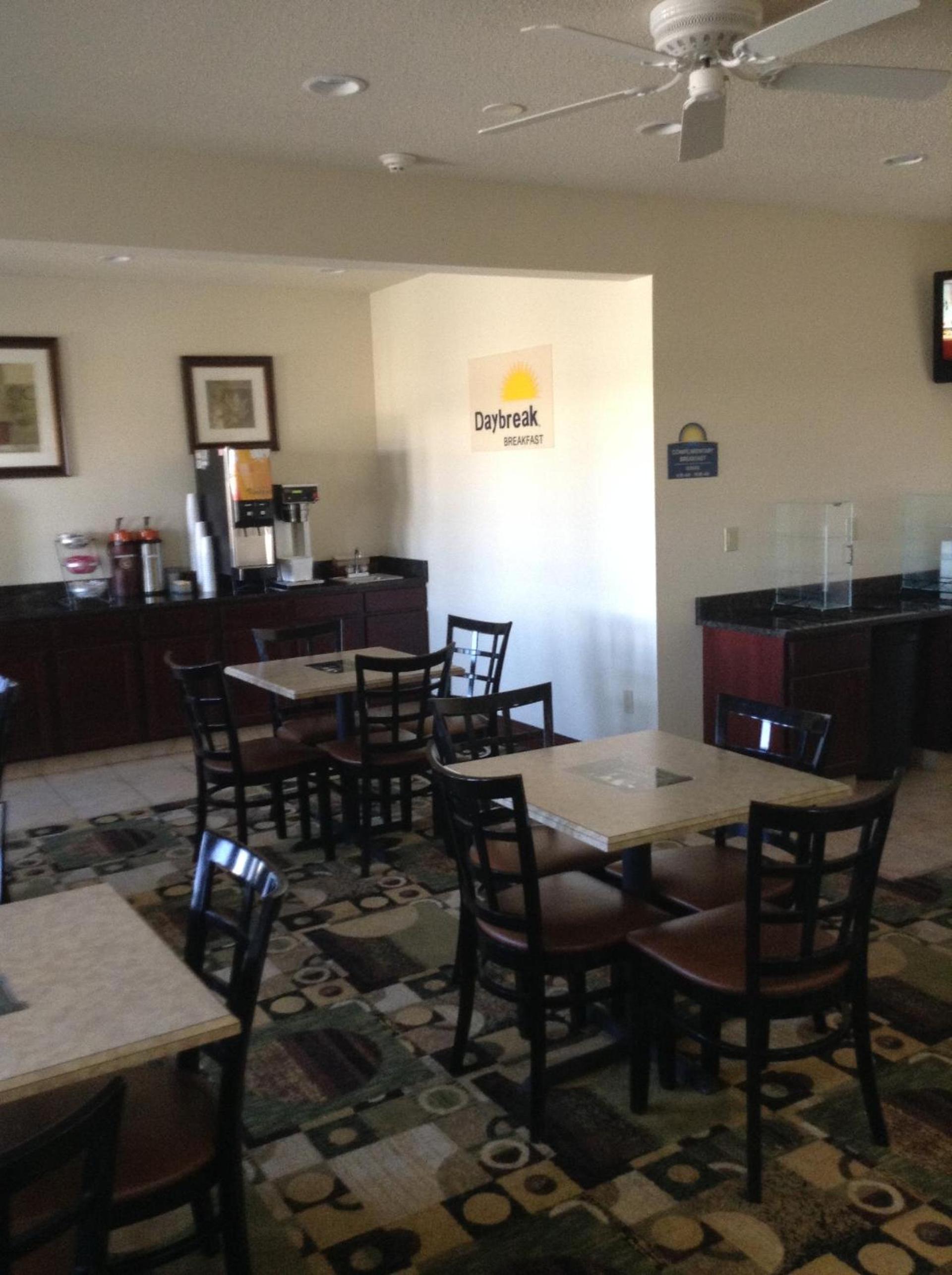 Days Inn by Wyndham Carroll photo 40