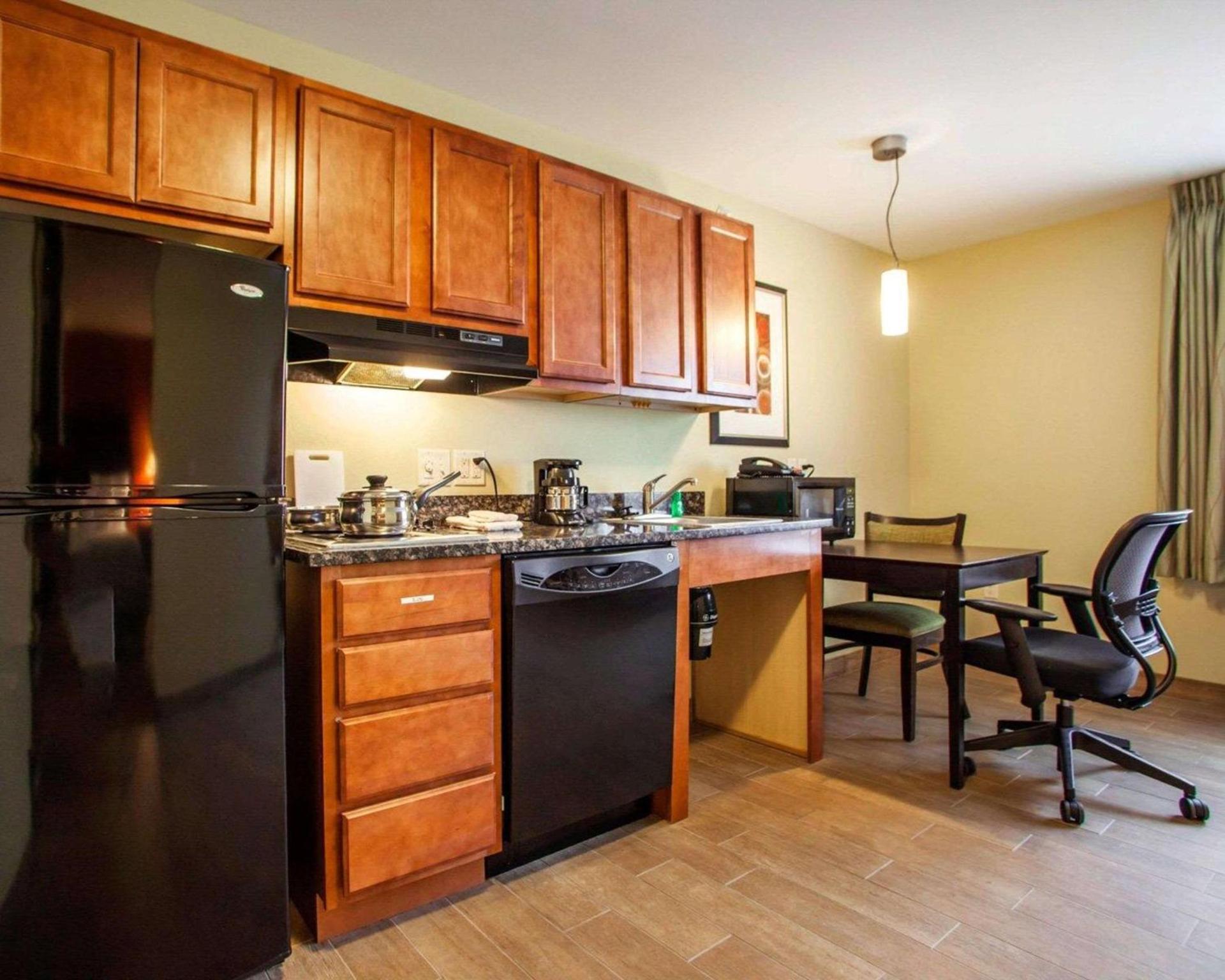 Suburban Studios Cedar Falls photo 25
