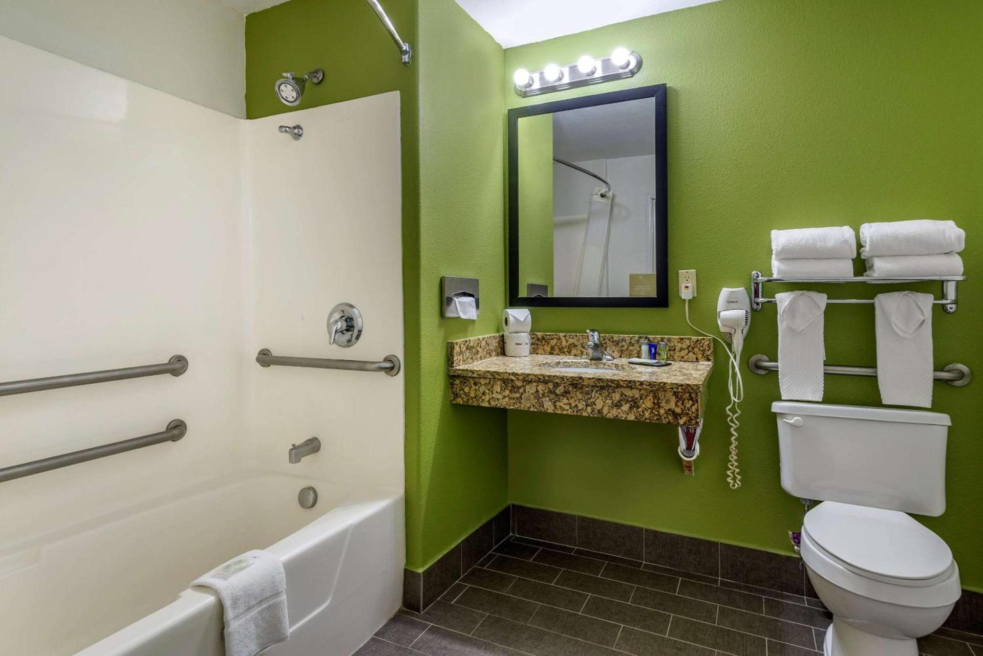 Sleep Inn & Suites Stockbridge Atlanta South photo 20