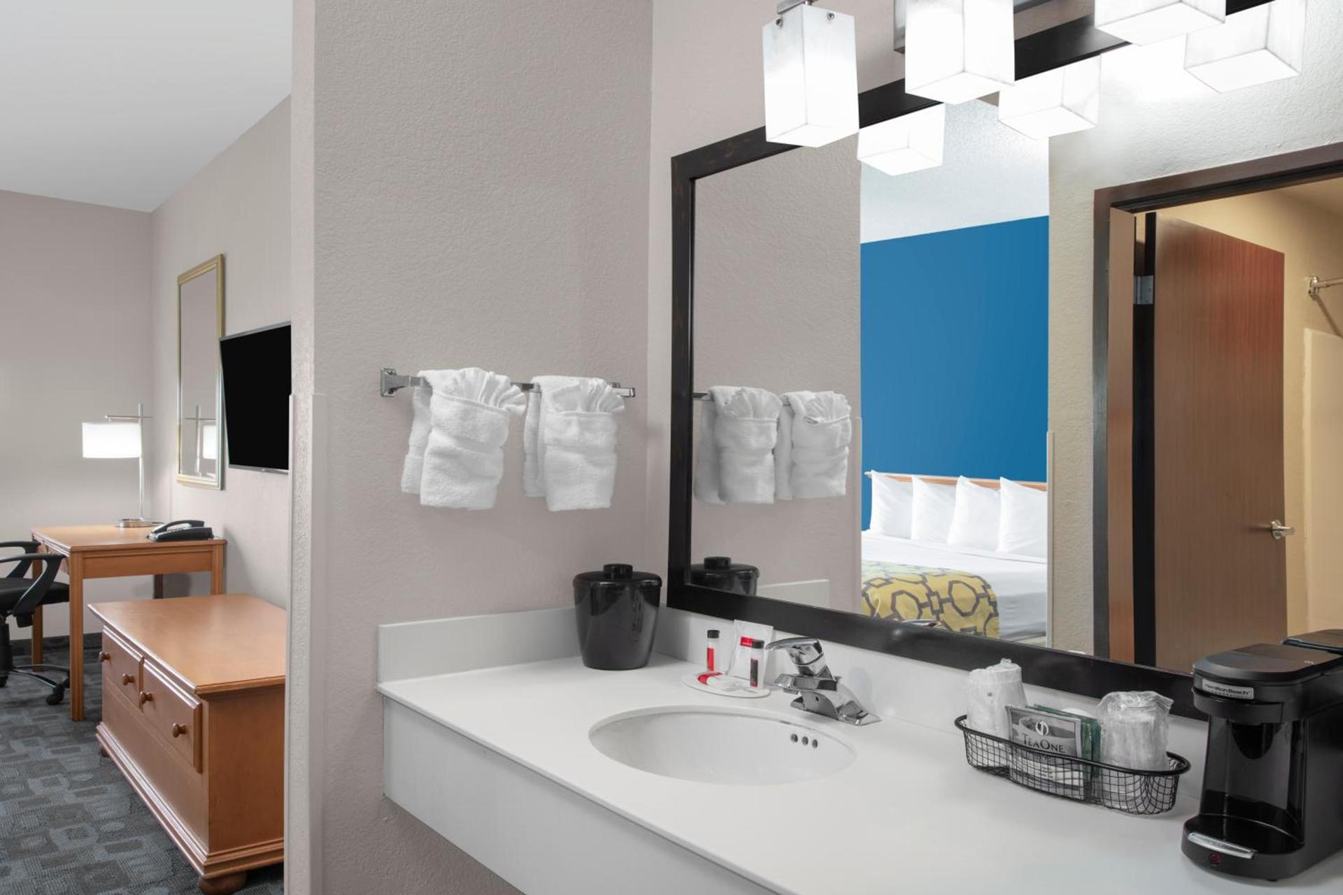 Spark by Hilton Miami Doral photo 5