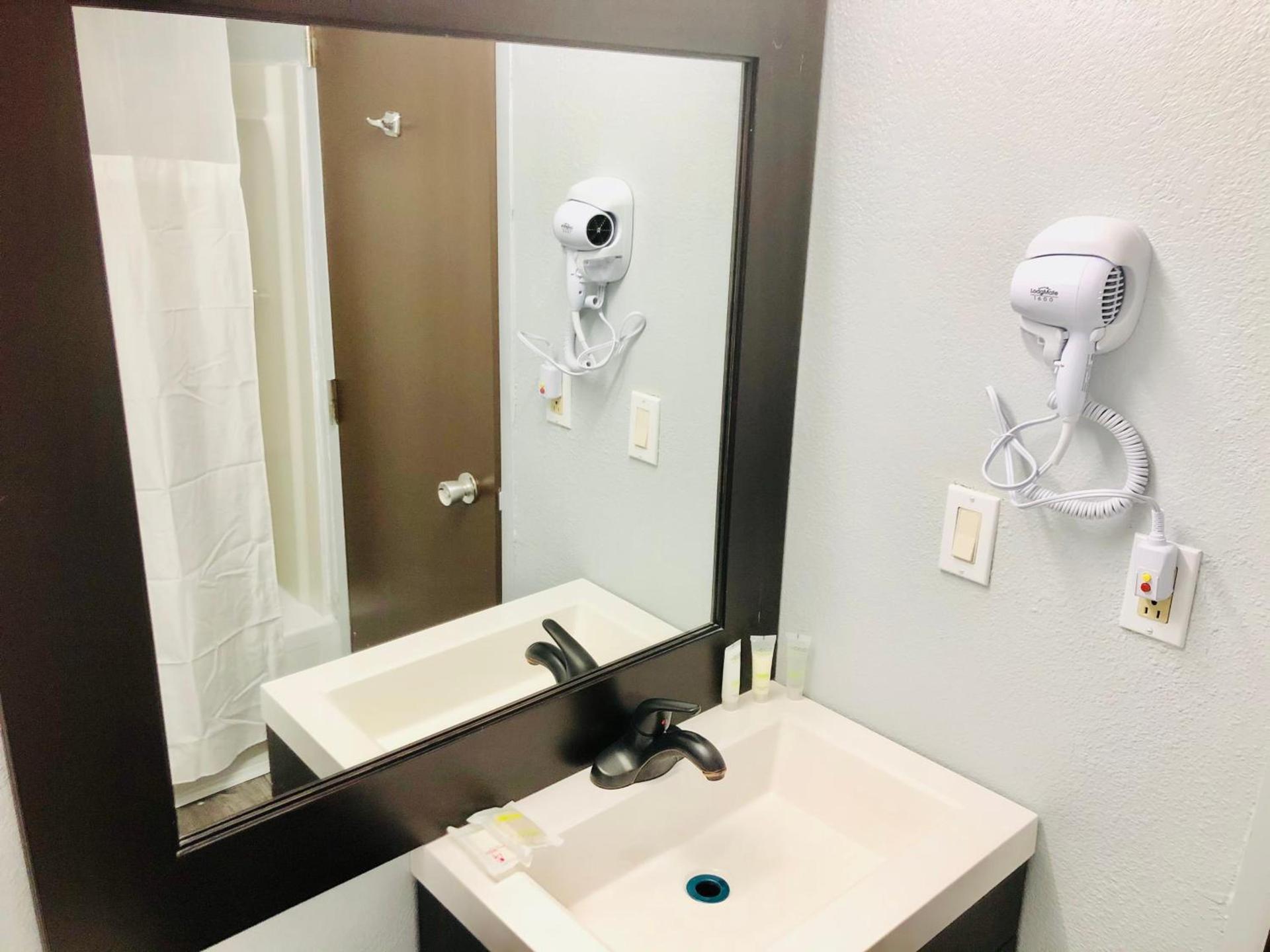 Econo Lodge Montgomery South I-65 photo 30